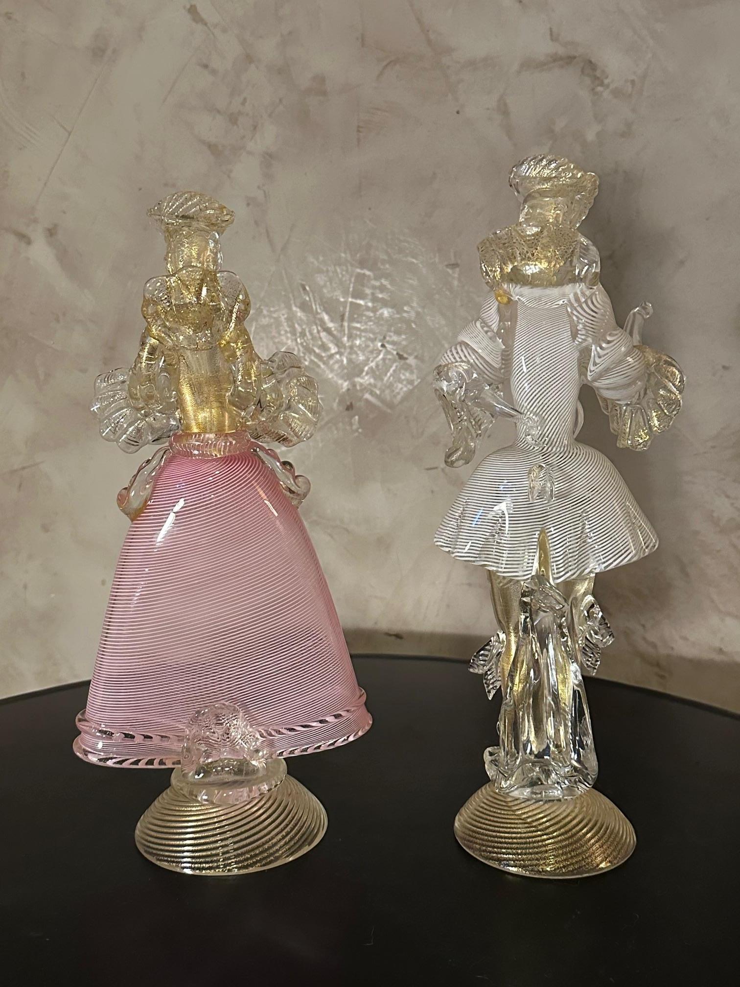 Paire de personnages vénitiens en verre de Murano du 20e siècle, années 1950 en vente 4