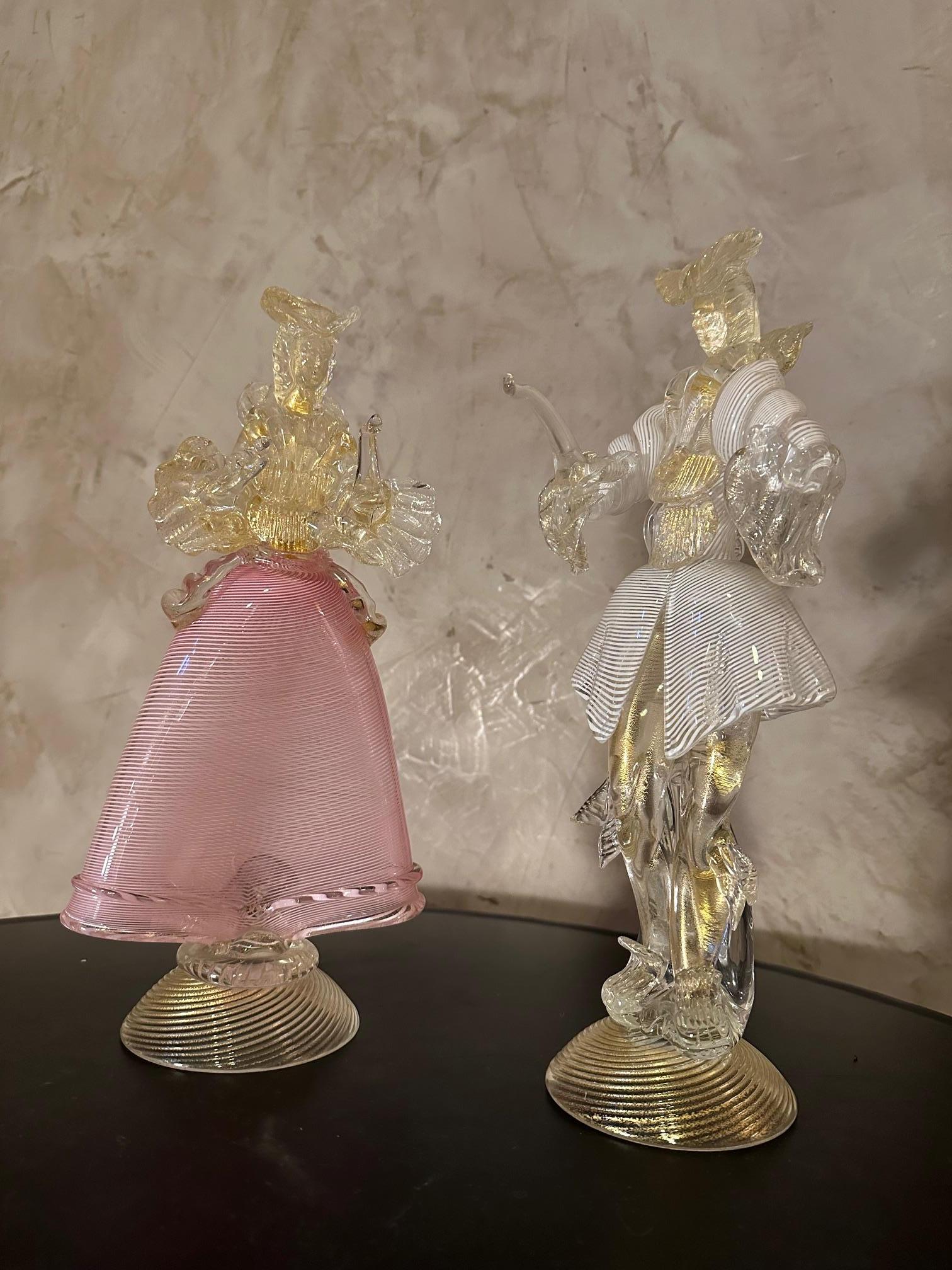 italien Paire de personnages vénitiens en verre de Murano du 20e siècle, années 1950 en vente