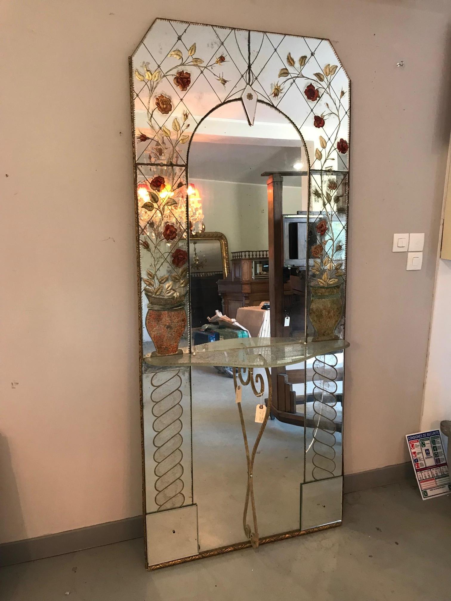 Beautiful 20th century Venetian signed by Villeponge floor mirror from the 1956s.
Roses glass decoration. Glass shelf with white iron base.
Very delicate mirror glass. Rare mirror. Hand lettered signature 