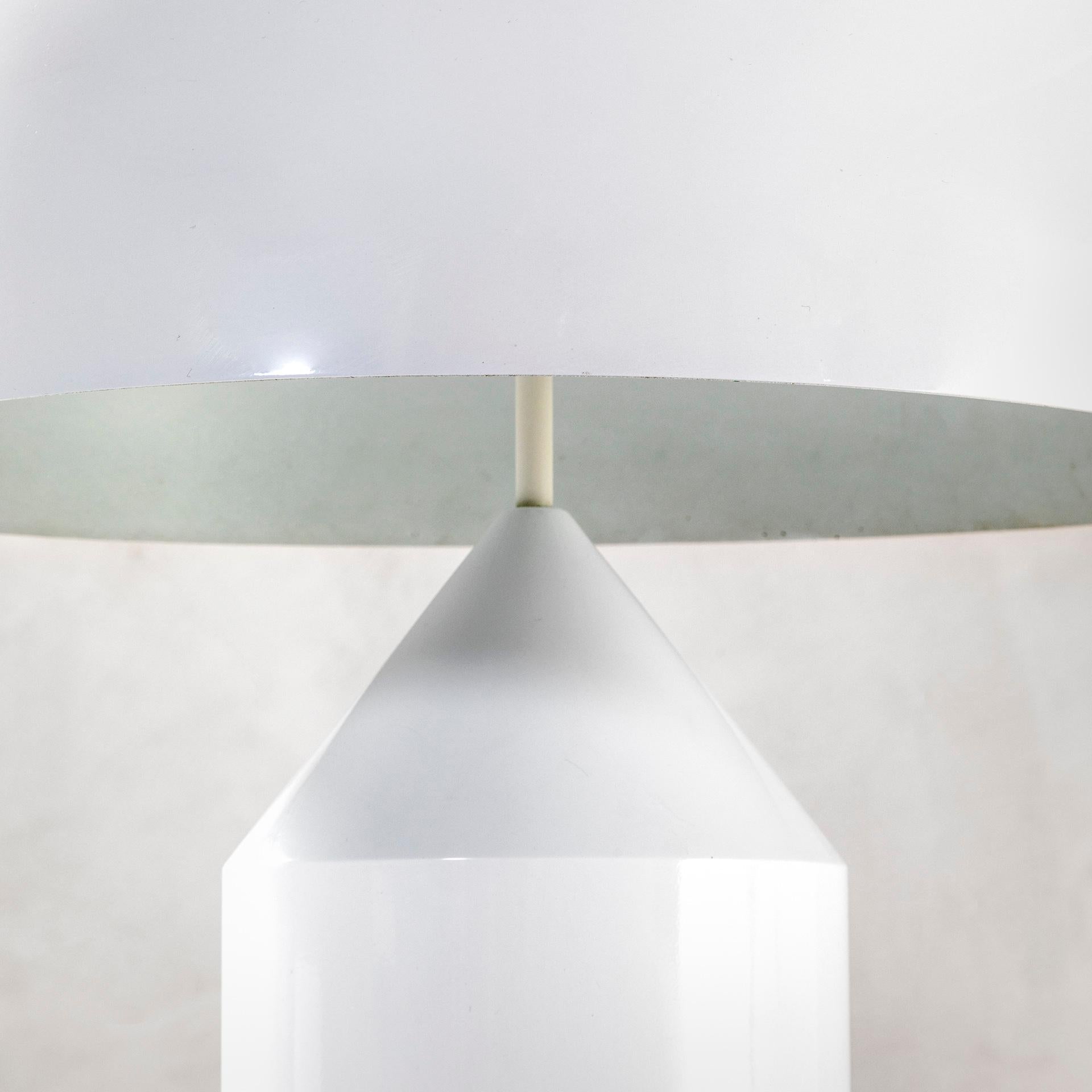 Laqué Lampe de table « Atollo » de Vico Magistretti pour Oluce du XXe siècle en métal laqué en vente