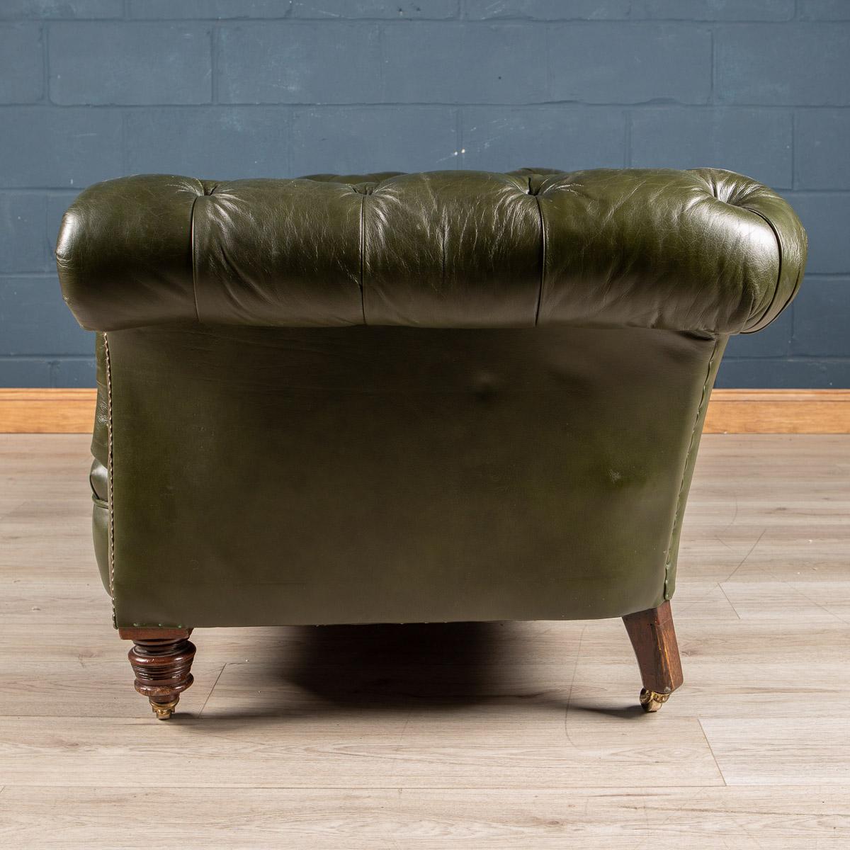 English 20th Century Victorian Green Leather Chesterfield Sofa, c.1900