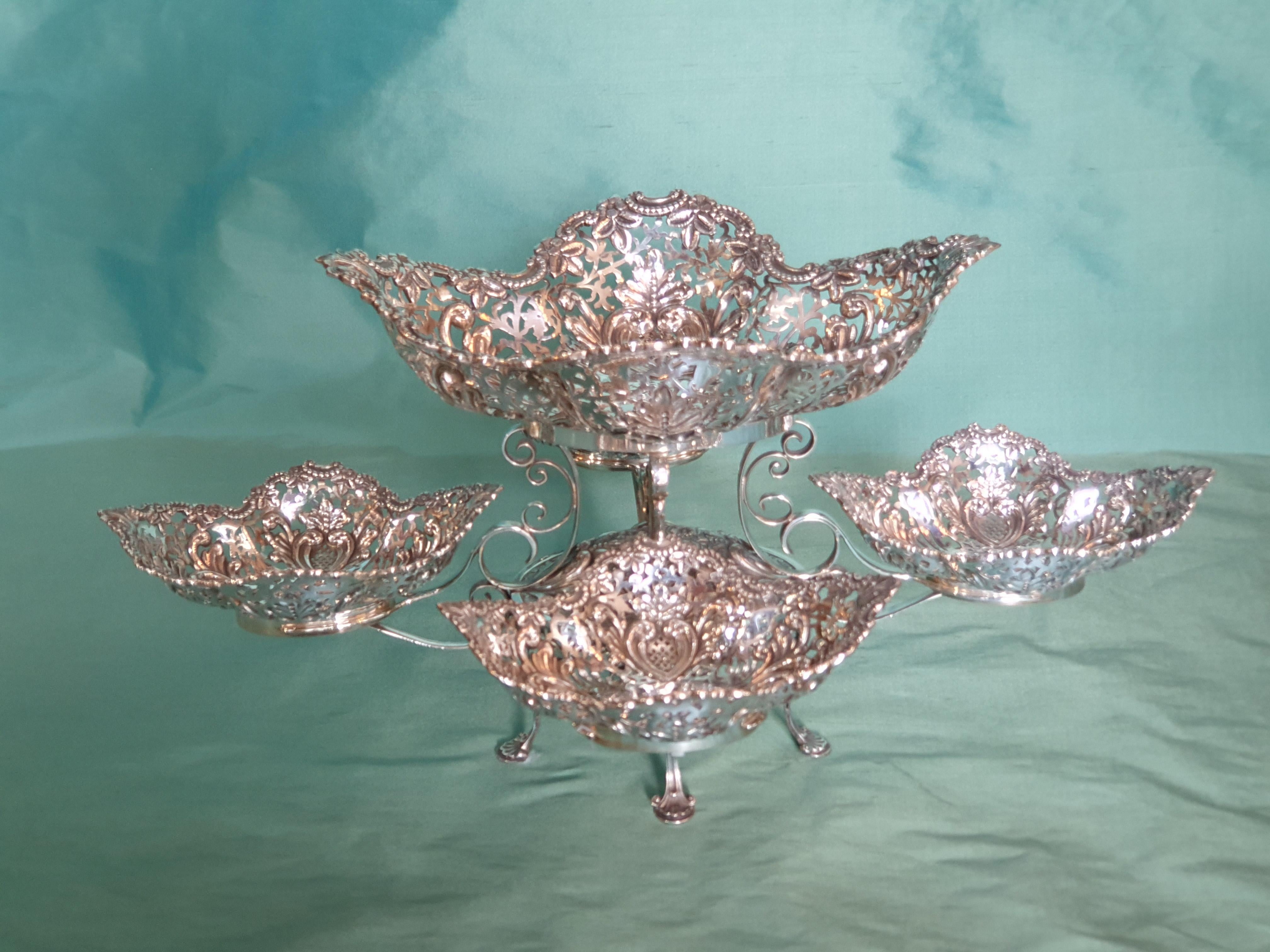 Epergne de plata de ley de estilo victoriano del siglo XX, Italia, 1998 Italiano en venta