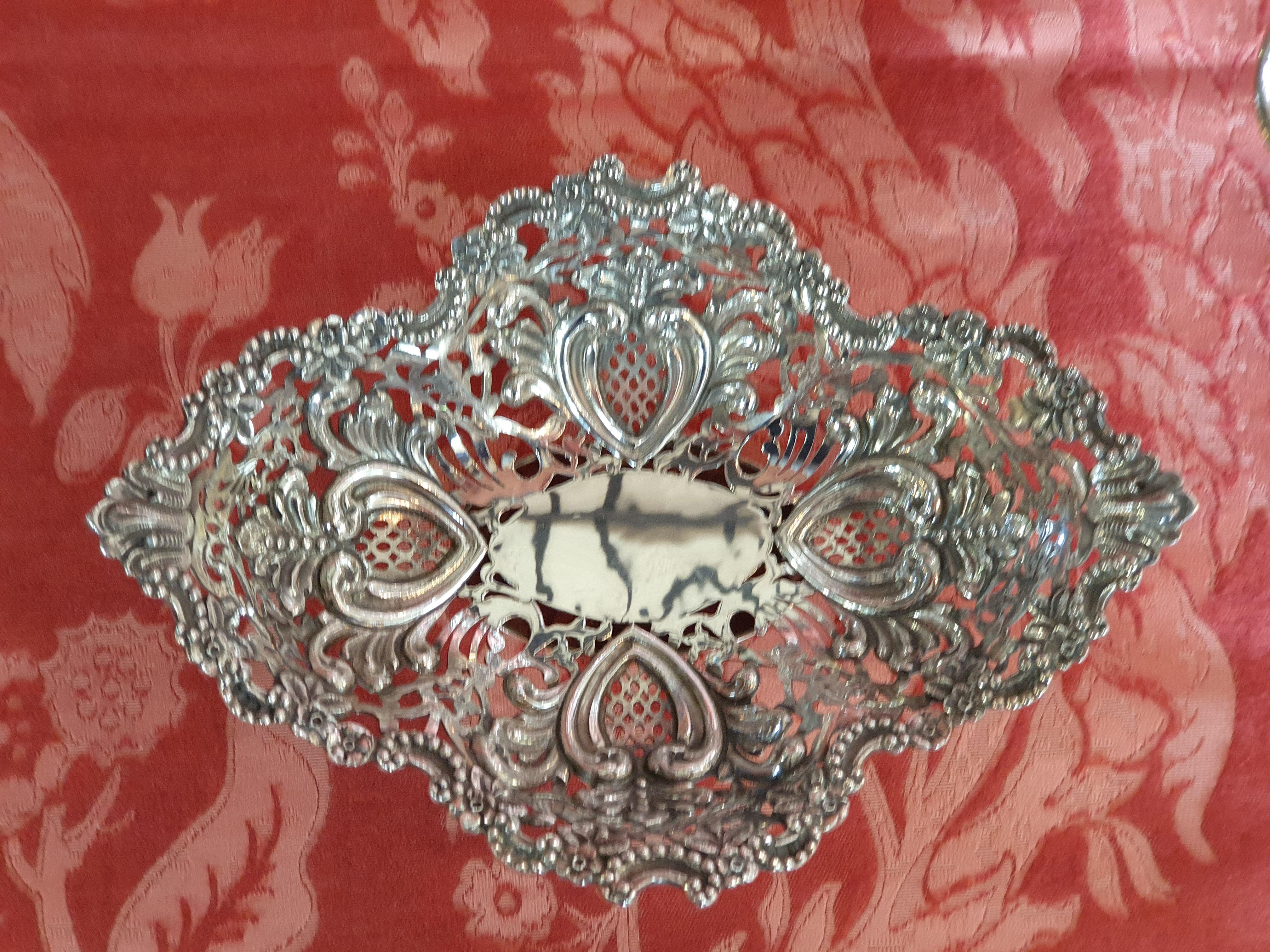 20th Century Victorian Style Handcrafted Sterling Silver Epergne, Italy, 1998 In Excellent Condition For Sale In Cagliari, IT
