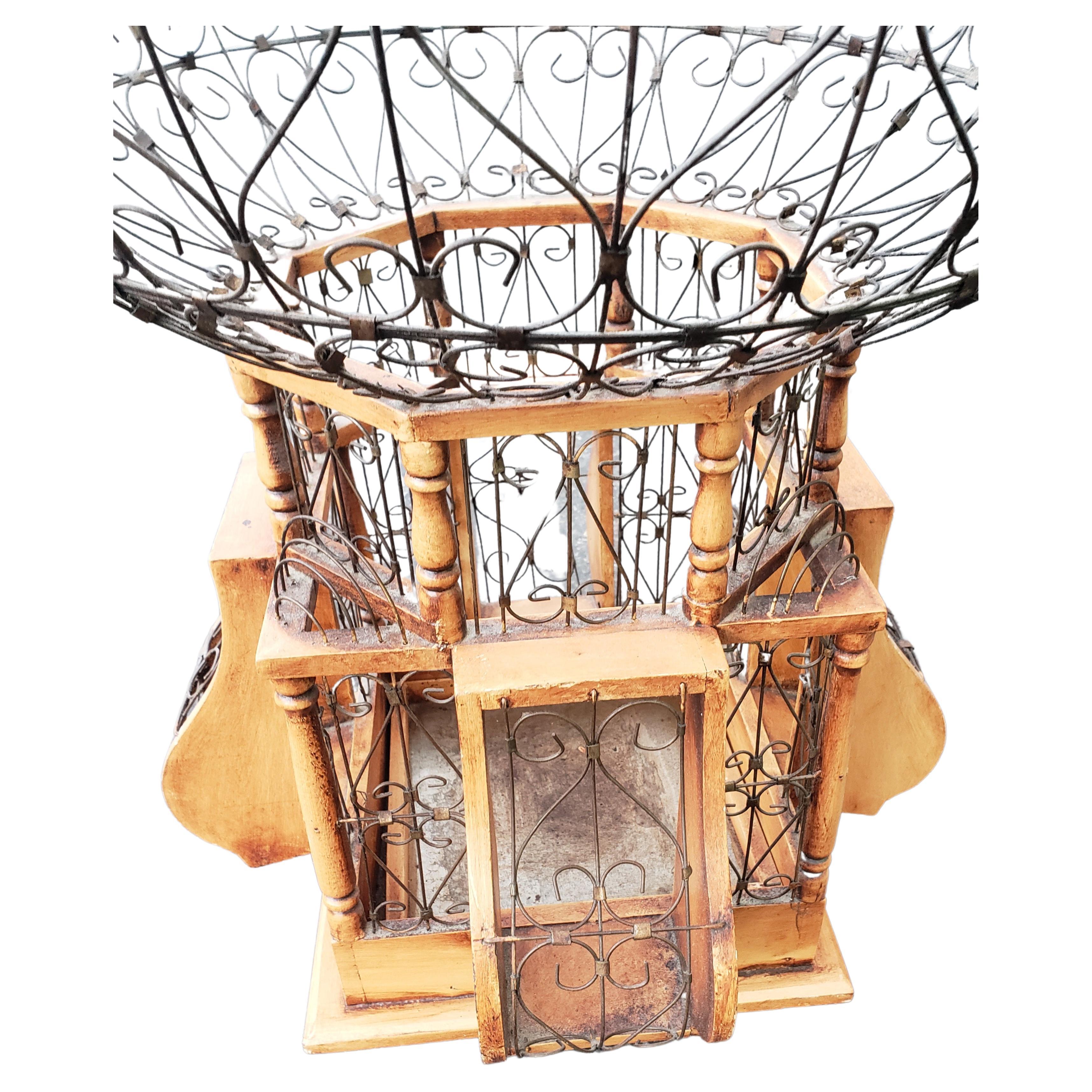 Américain Cage à oiseaux Balloon de style victorien du 20e siècle en bois et fer en vente