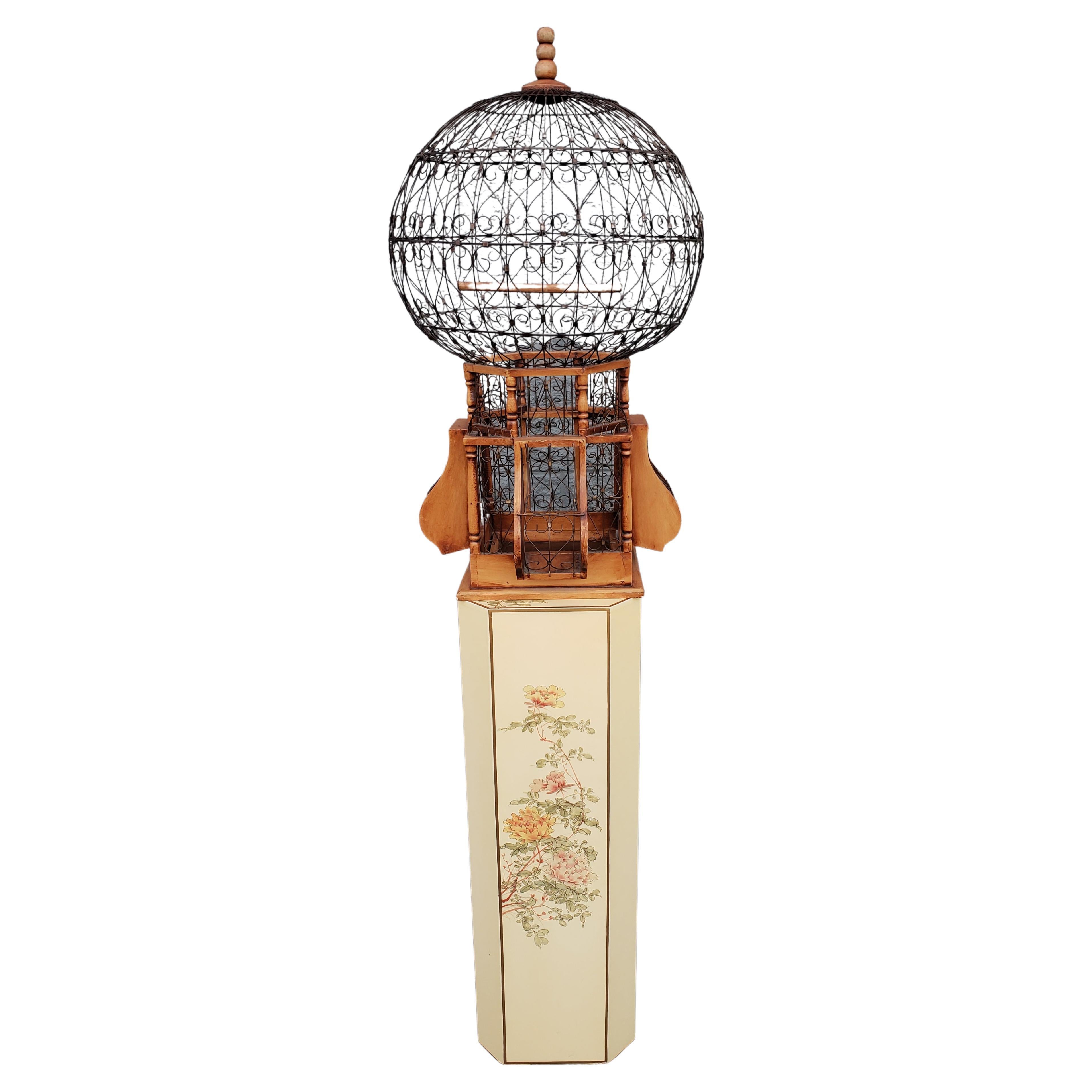 Fer Cage à oiseaux Balloon de style victorien du 20e siècle en bois et fer en vente