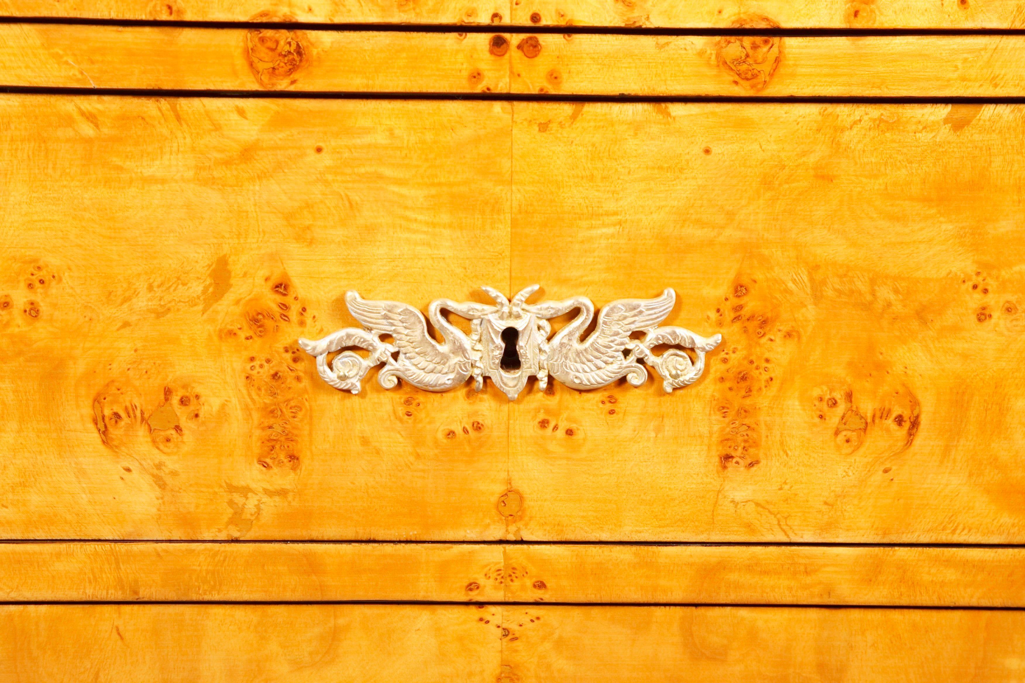 Commode en chiffonnière de style Biedermeier de Vienne du 20ème siècle d'après Josef Danhauser en vente 3