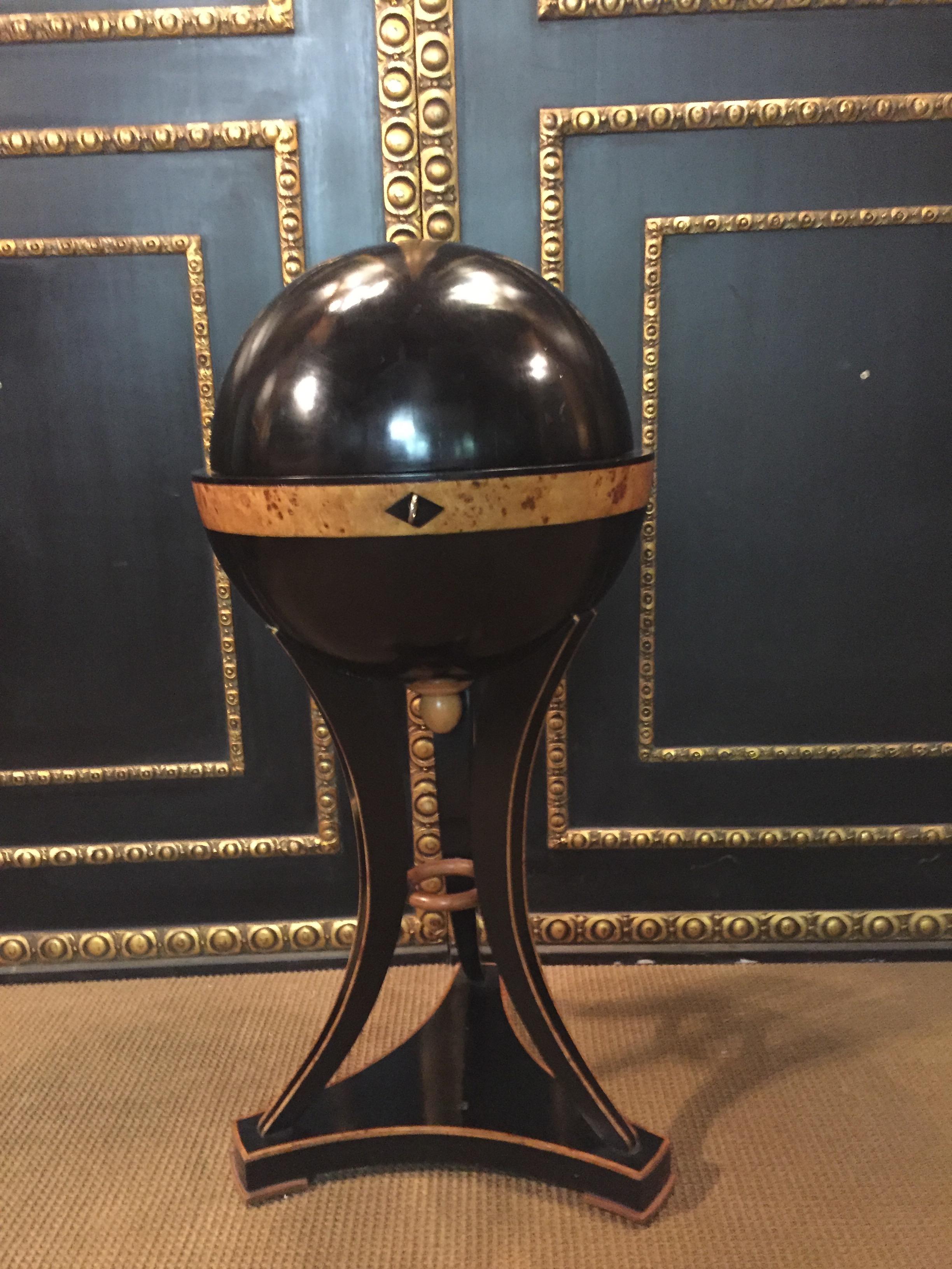 Highly significant globe sewing table in Vienna Biedermeier.
Solid beechwood, polished black, partially bird's-eye maple veneer.

Dimension: 
Diameter:46cm
Height:92cm.