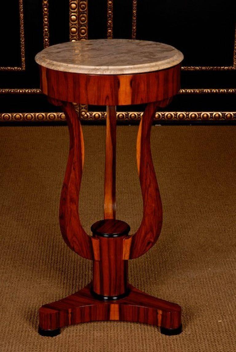 Fine occasional table in Vienna Biedermeier style.
Exotic palisander on solid wood. Partially ebonized.

(G-Sam-32).