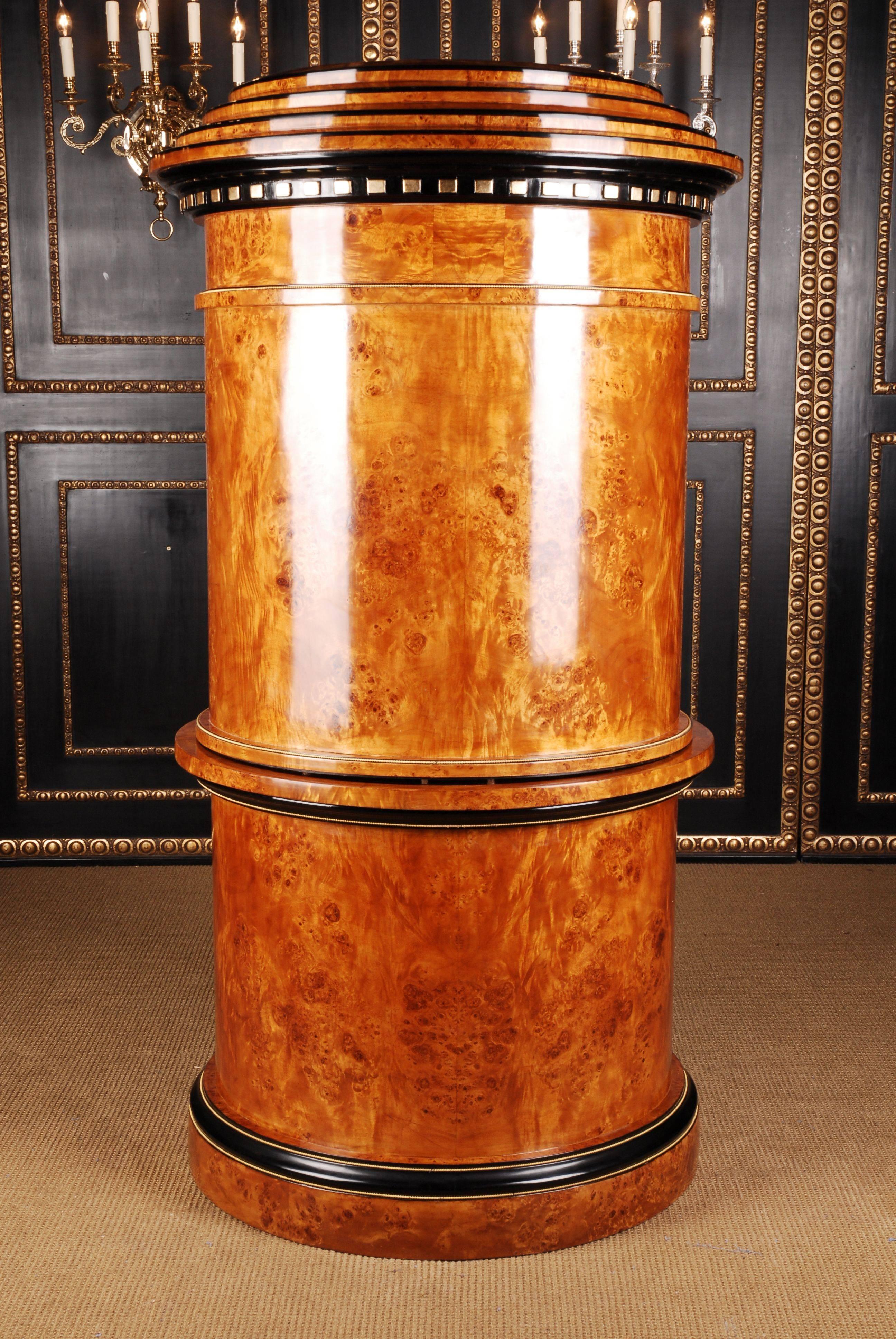 Aristocratic secretaire of Vienna Biedermeier after Johann Härle, 1813.
Highly valuable bird’s-eye maple root veneer on solid pinewood, partially ebonized, crested with classicist maple core.

(L-Sam-231).
 