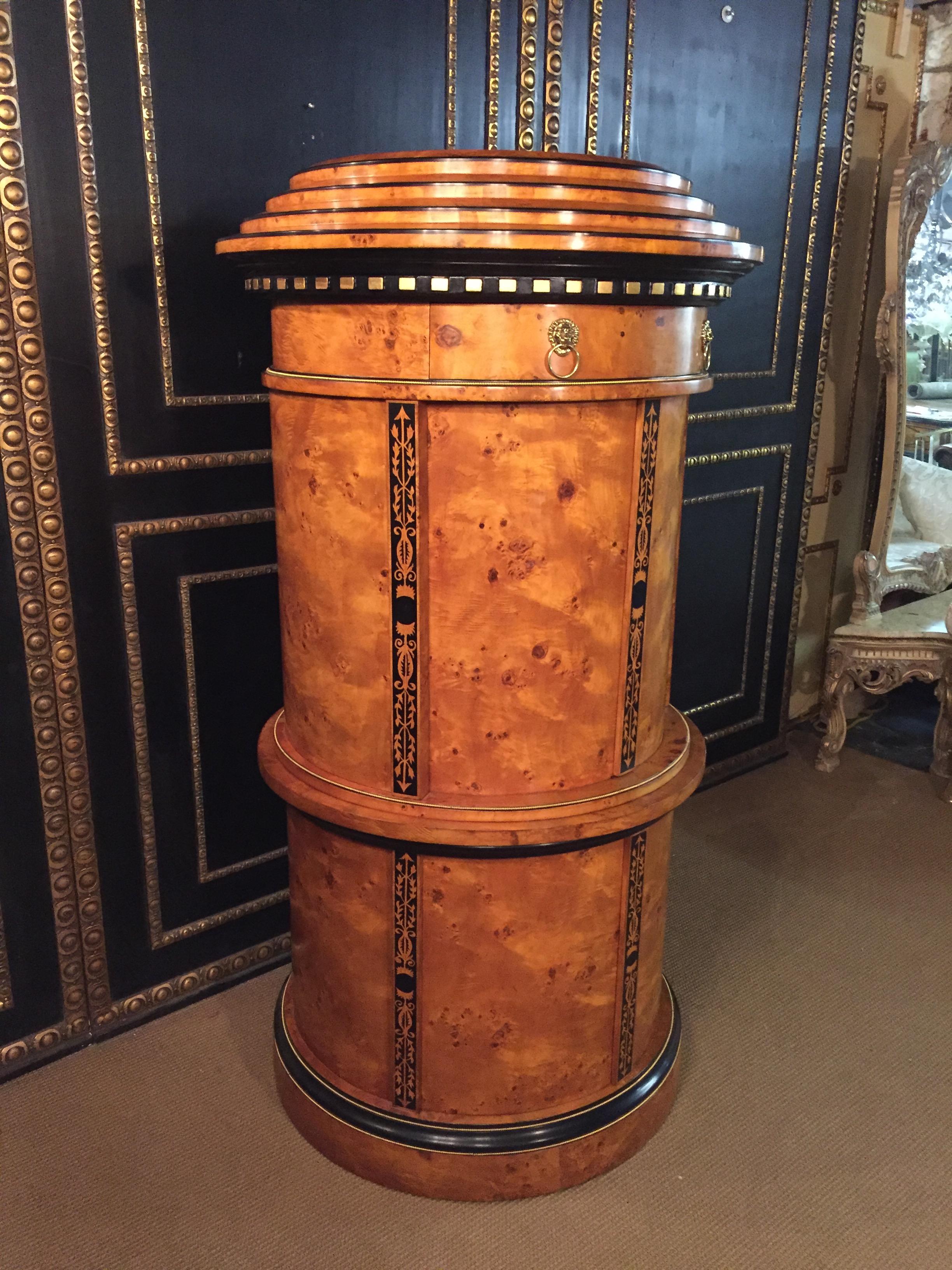 The highest artist work.
Aristocratic secretaire of Vienna Biedermeier after Johann Härle, 1813. Highly valuable bird’s-eye maple root veneer on solid pinewood, partially ebonized, crested with classicist maple core.