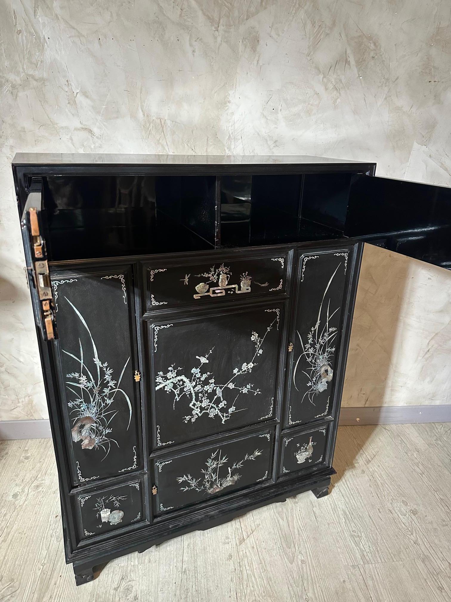 20th century Vietnamese Mother-of-pearl and Laquered Wood Cupboard, 1950s For Sale 6