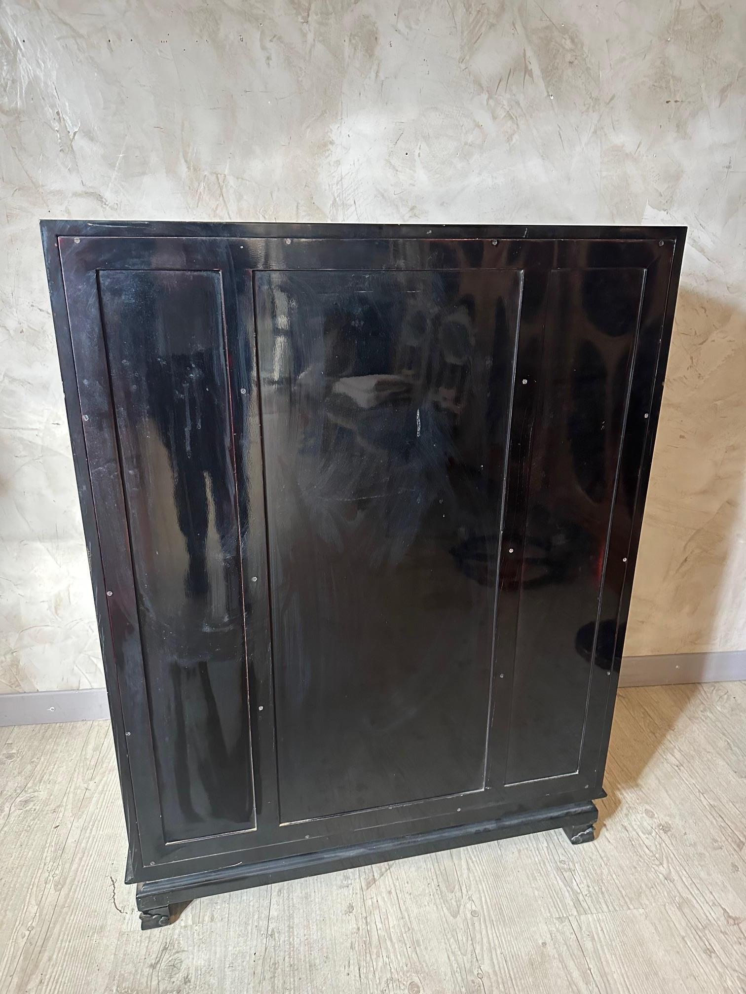 20th century Vietnamese Mother-of-pearl and Laquered Wood Cupboard, 1950s For Sale 11