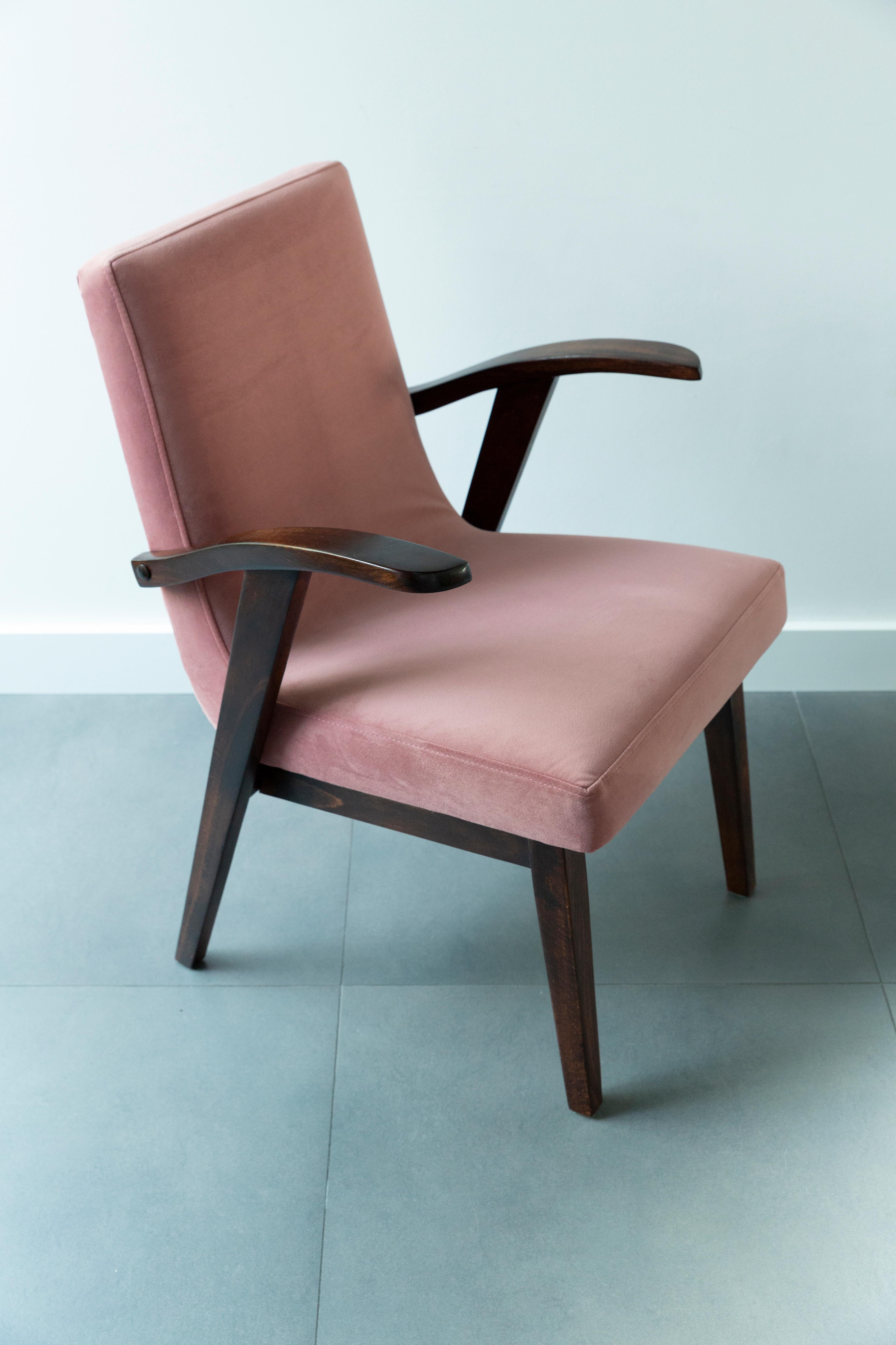 Mid-Century Modern 20th Century Vintage Armchair in Dusty Pink Velvet by Mieczyslaw Puchala, 1960s For Sale