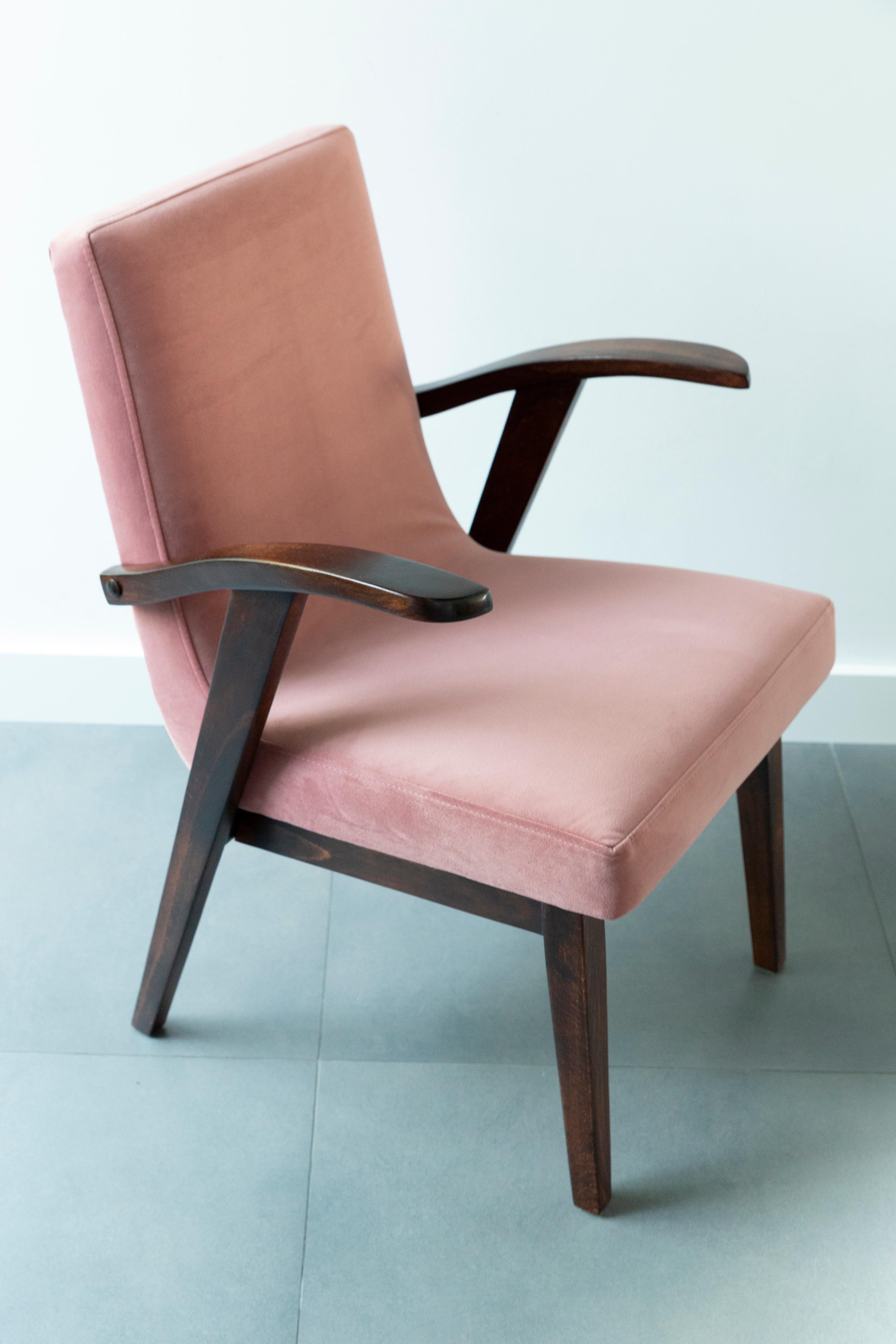 Hand-Crafted 20th Century Vintage Armchair in Dusty Pink Velvet by Mieczyslaw Puchala, 1960s For Sale