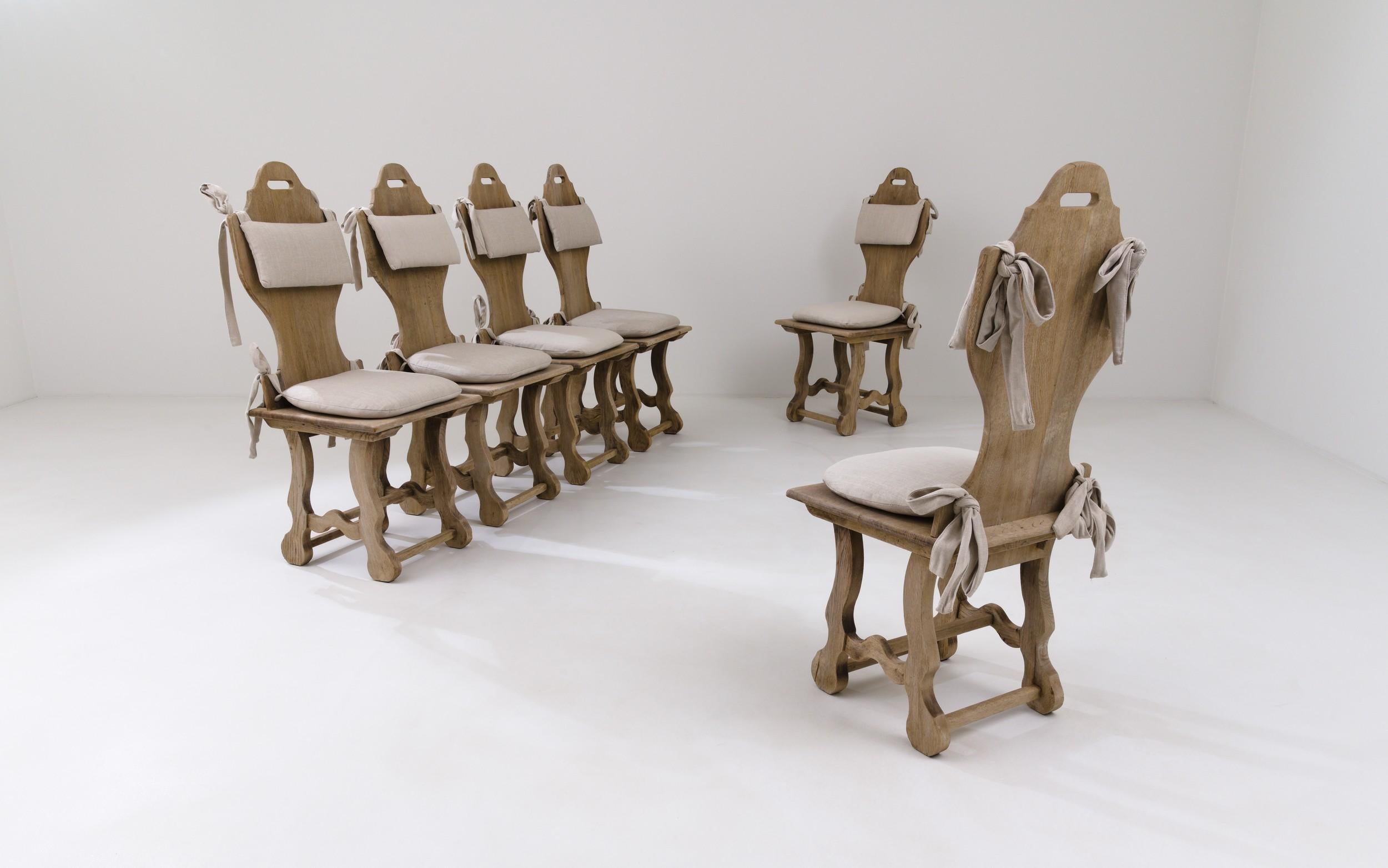 Blanchi Chaises de salle à manger en Oak belge du 20e siècle, ensemble de six chaises en vente