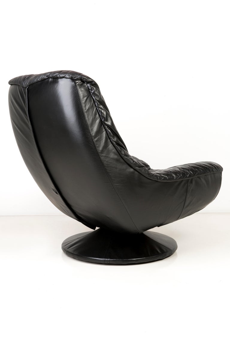 Hand-Crafted 20th Century Vintage Black Soft Leather Swivel Armchair, Italy, 1960s For Sale
