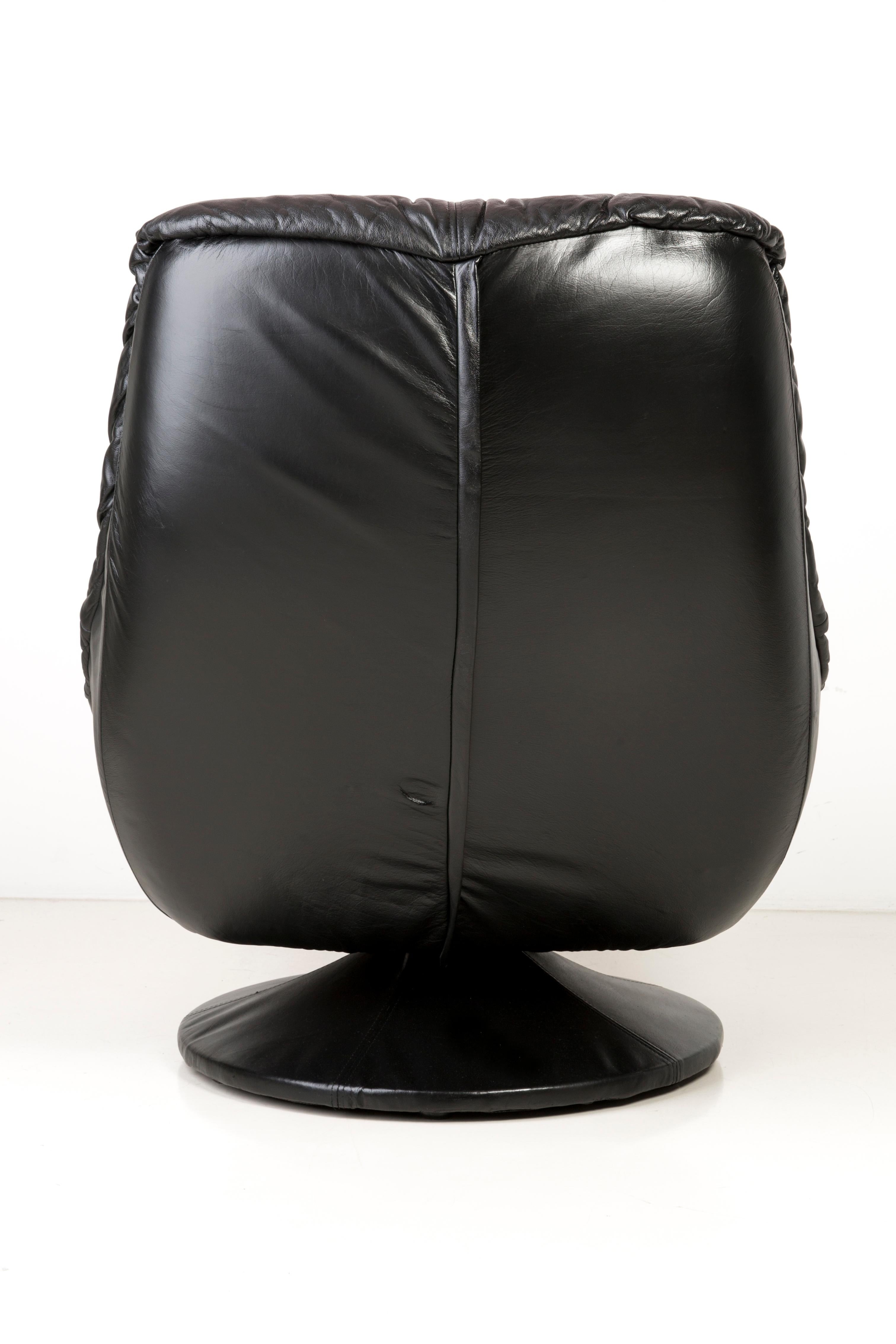 Mid-Century Modern 20th Century Vintage Black Soft Leather Swivel Armchair, Italy, 1960s For Sale