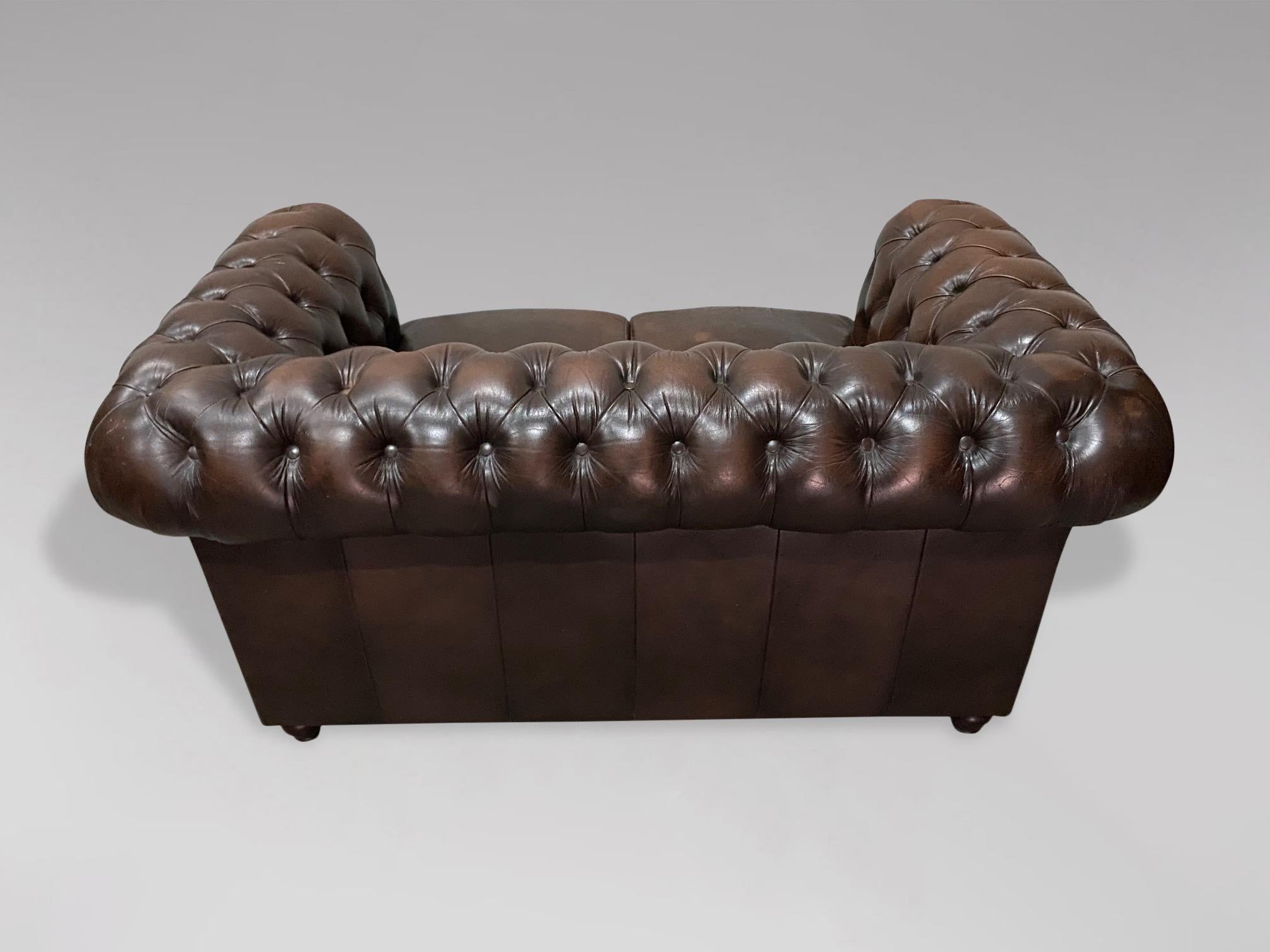 20th Century Vintage Brown Leather 2 Seater Chesterfield Sofa In Good Condition In Petworth,West Sussex, GB
