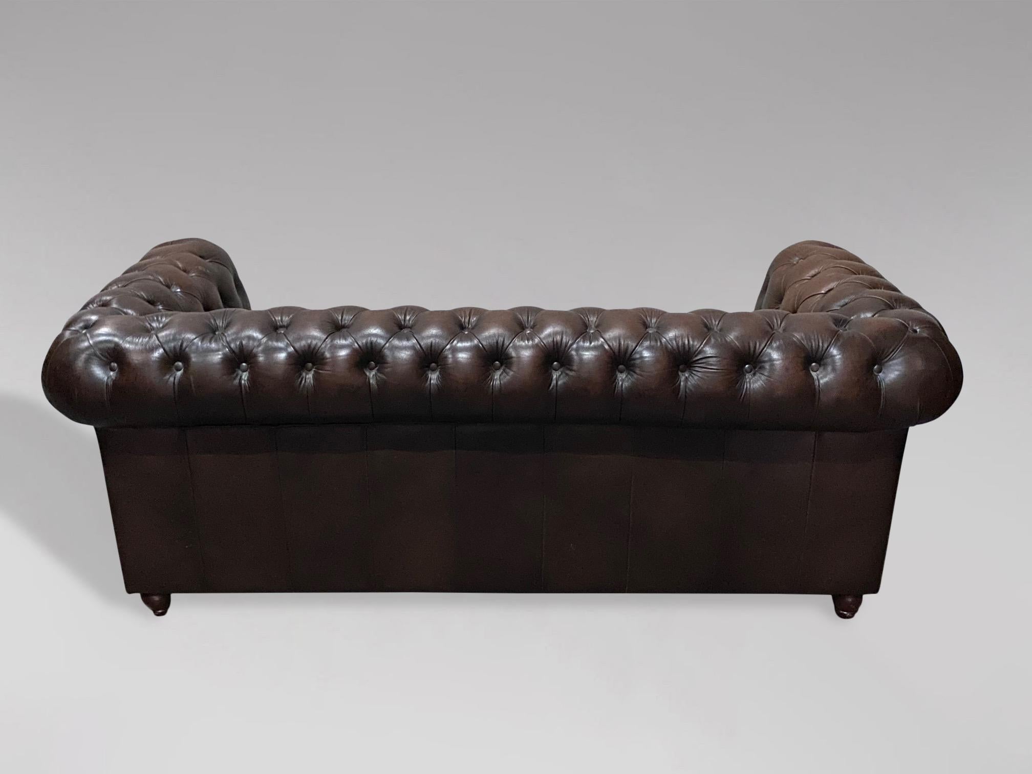 20th Century Vintage Brown Leather Three Seater Chesterfield Sofa In Good Condition In Petworth,West Sussex, GB