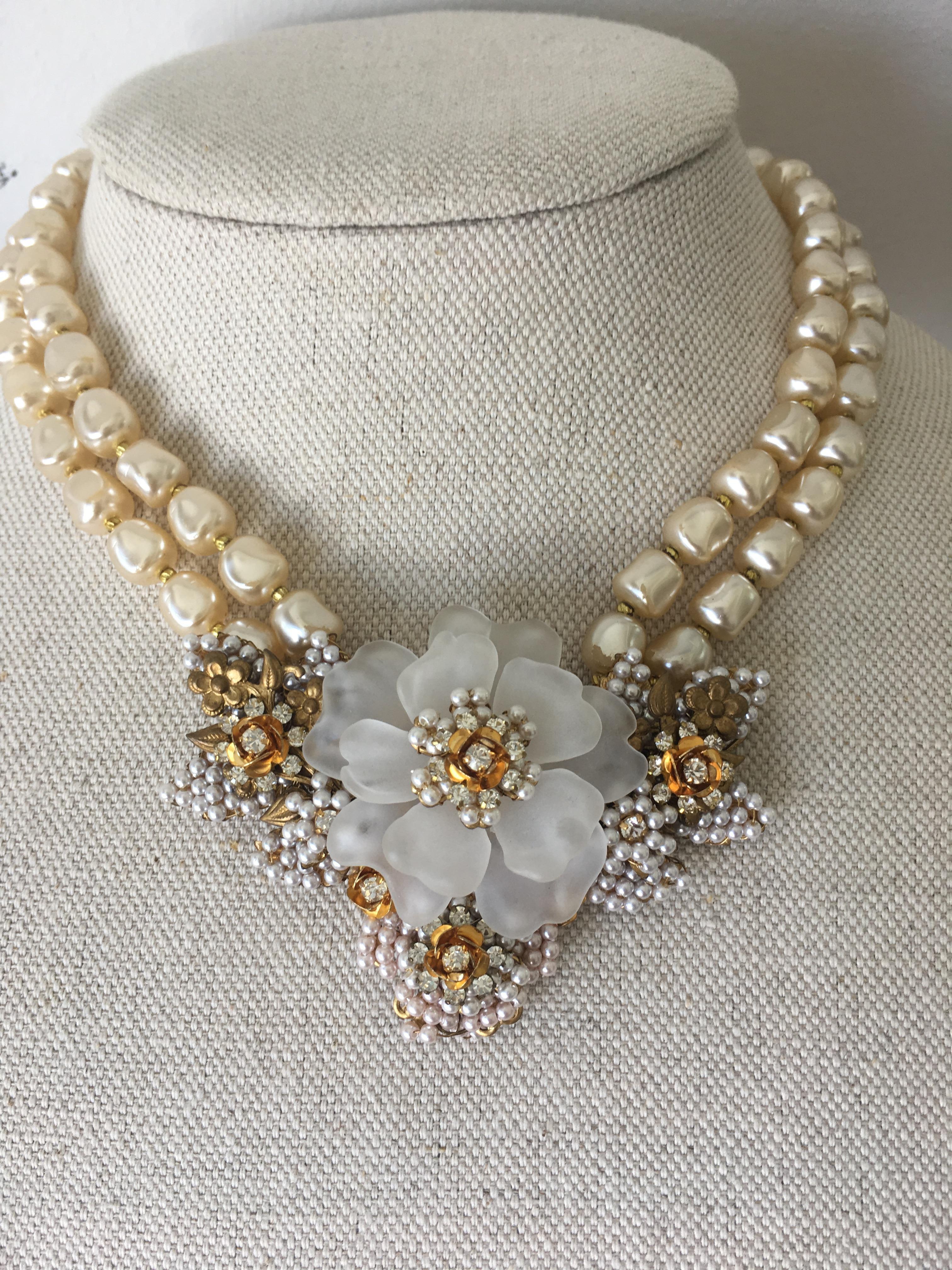 20th Century Vintage Camellia and Pearl Costume Necklace, Probably Hagler In Excellent Condition For Sale In Southampton, NY