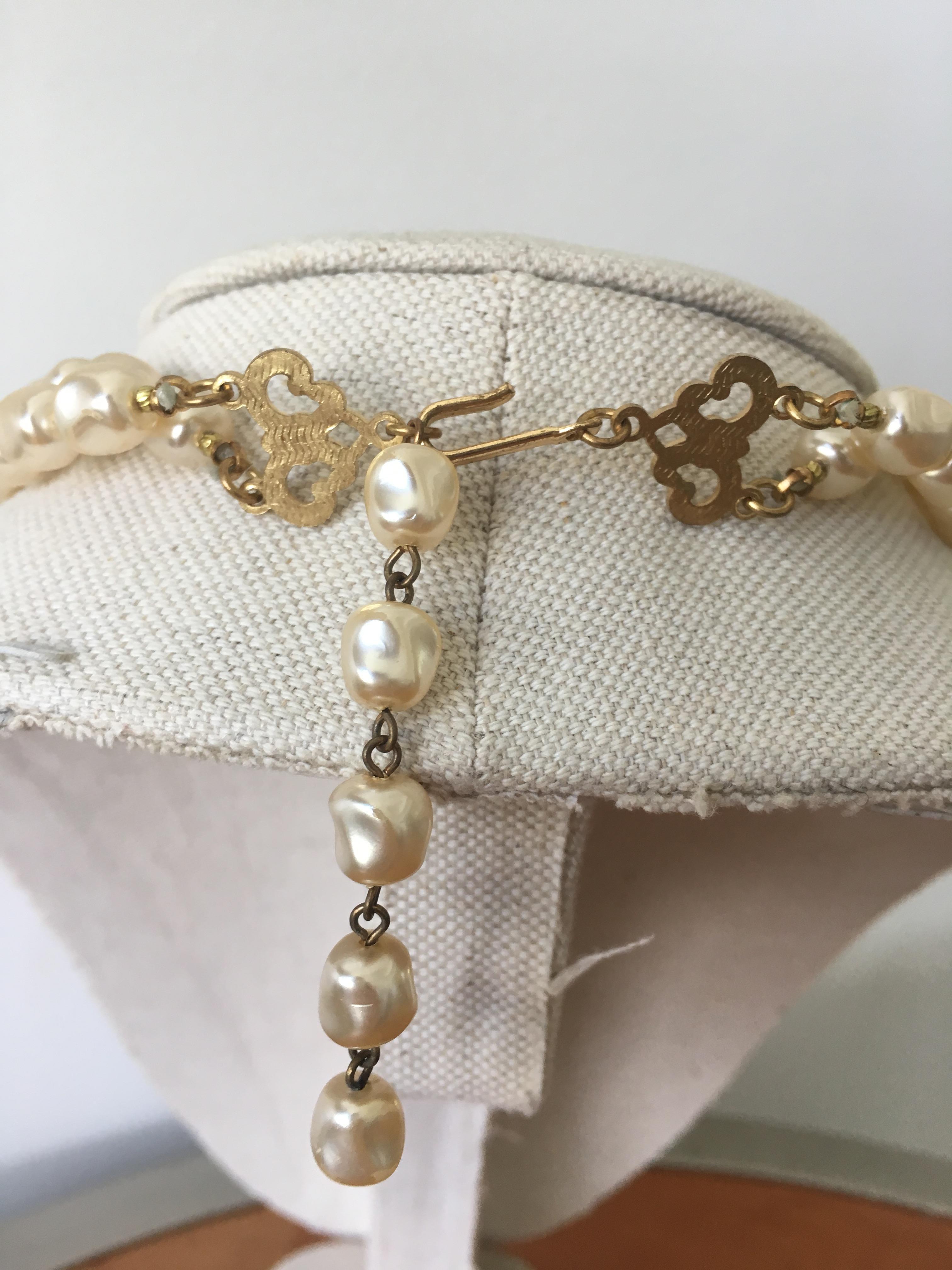 20th Century Vintage Camellia and Pearl Costume Necklace, Probably Hagler For Sale 2