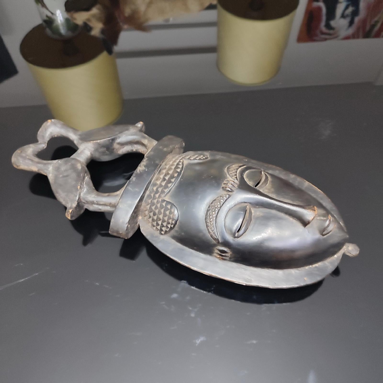 Masque vintage en bois sculpté du 20ème siècle, artisanat africain 5