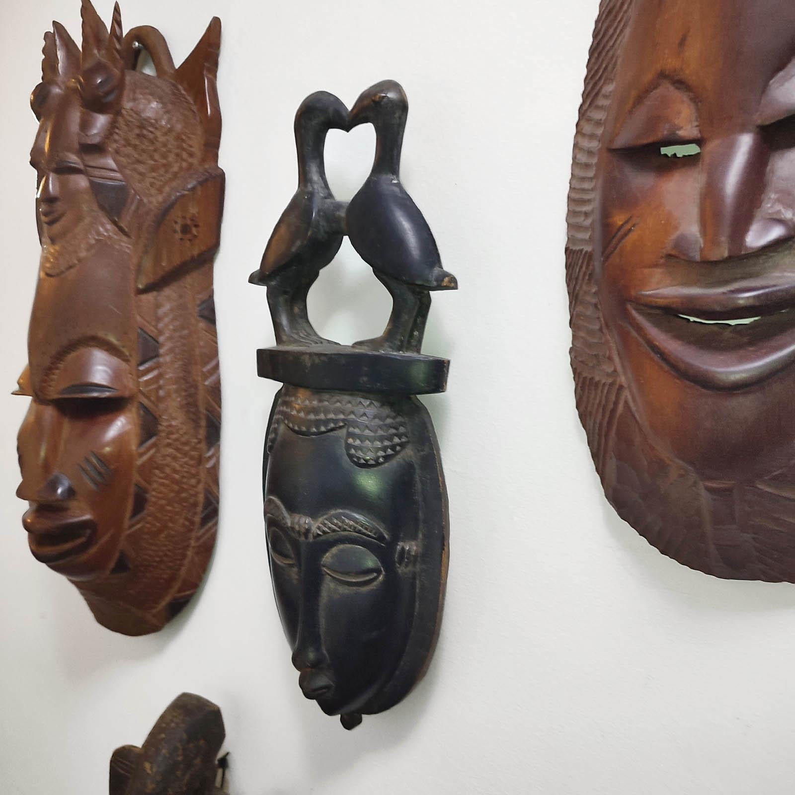 Africain Masque vintage en bois sculpté du 20ème siècle, artisanat africain