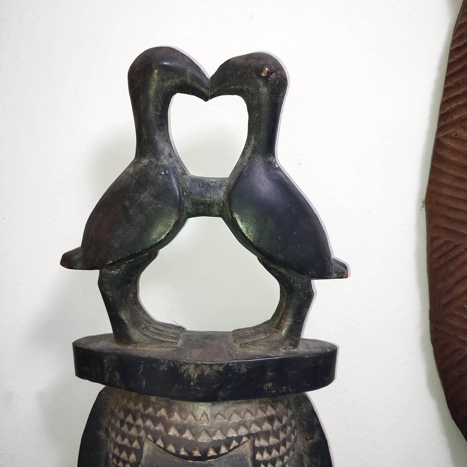 Sculpté à la main Masque vintage en bois sculpté du 20ème siècle, artisanat africain