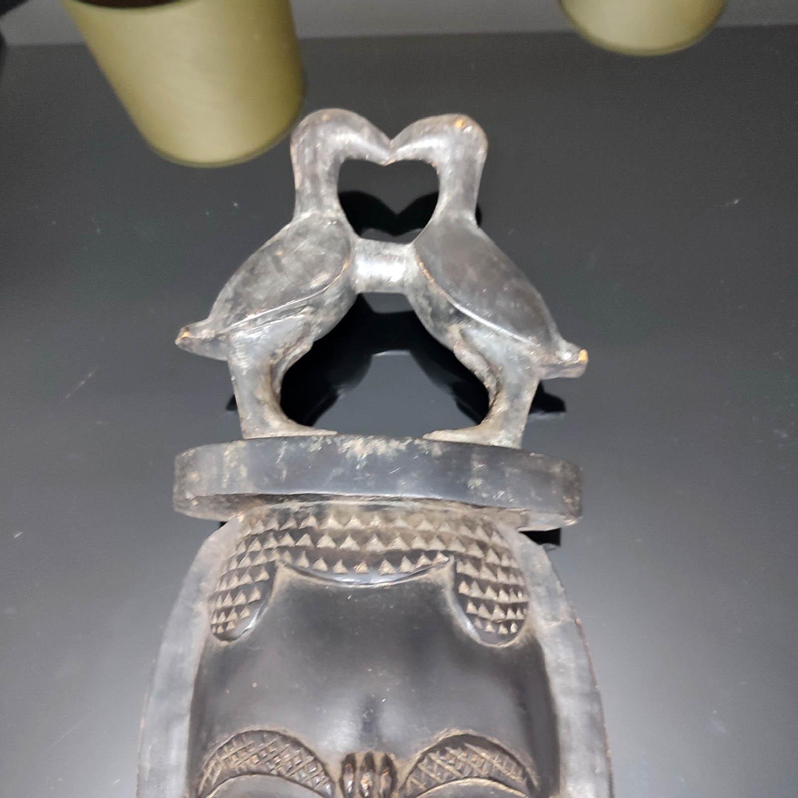 Masque vintage en bois sculpté du 20ème siècle, artisanat africain 2