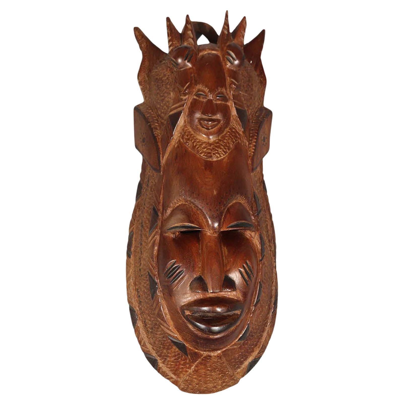 Maschera in legno intagliato d'epoca del XX secolo, arte popolare africana