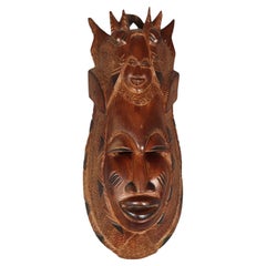 Maschera in legno intagliato d'epoca del XX secolo, arte popolare africana