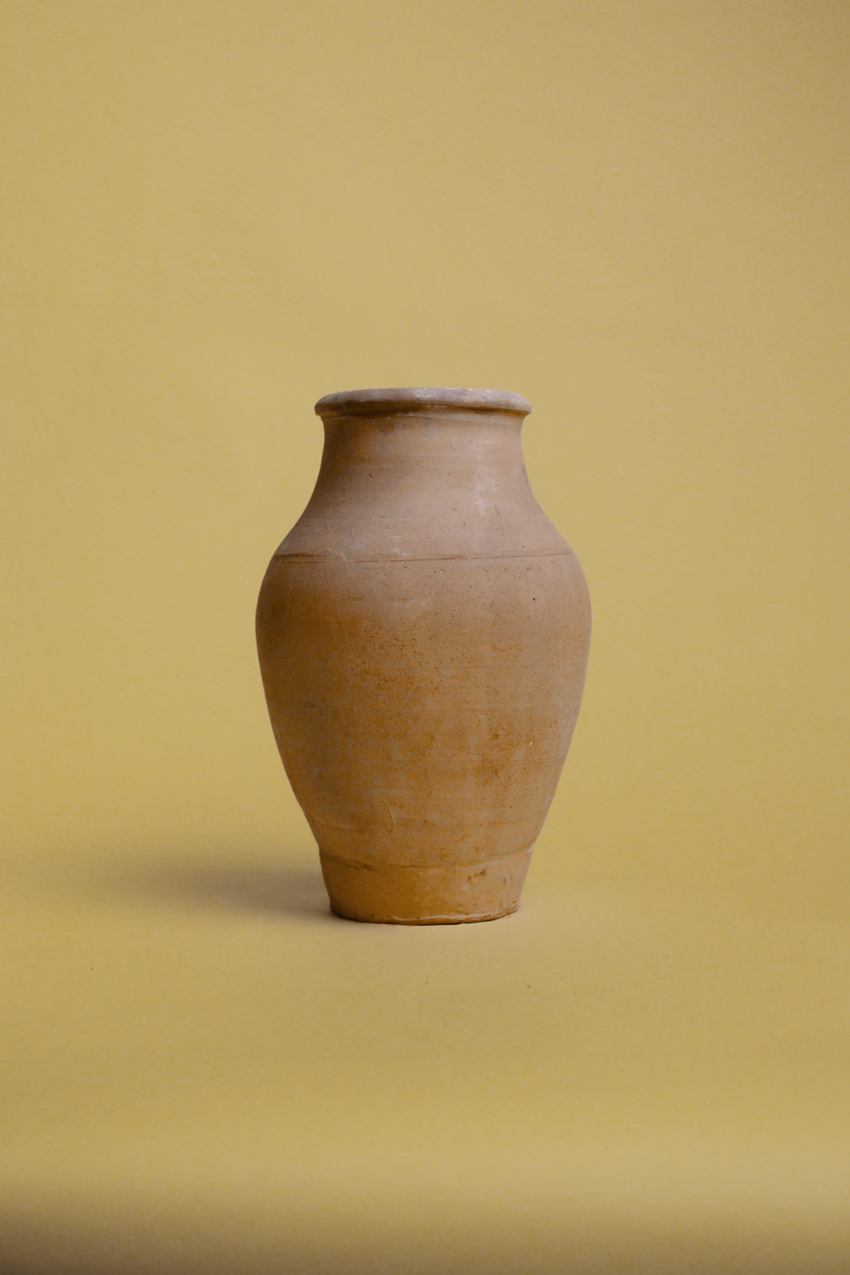 Jarra de barro vintage del siglo XX, Jarrón mediterráneo artesanal Rústico en venta
