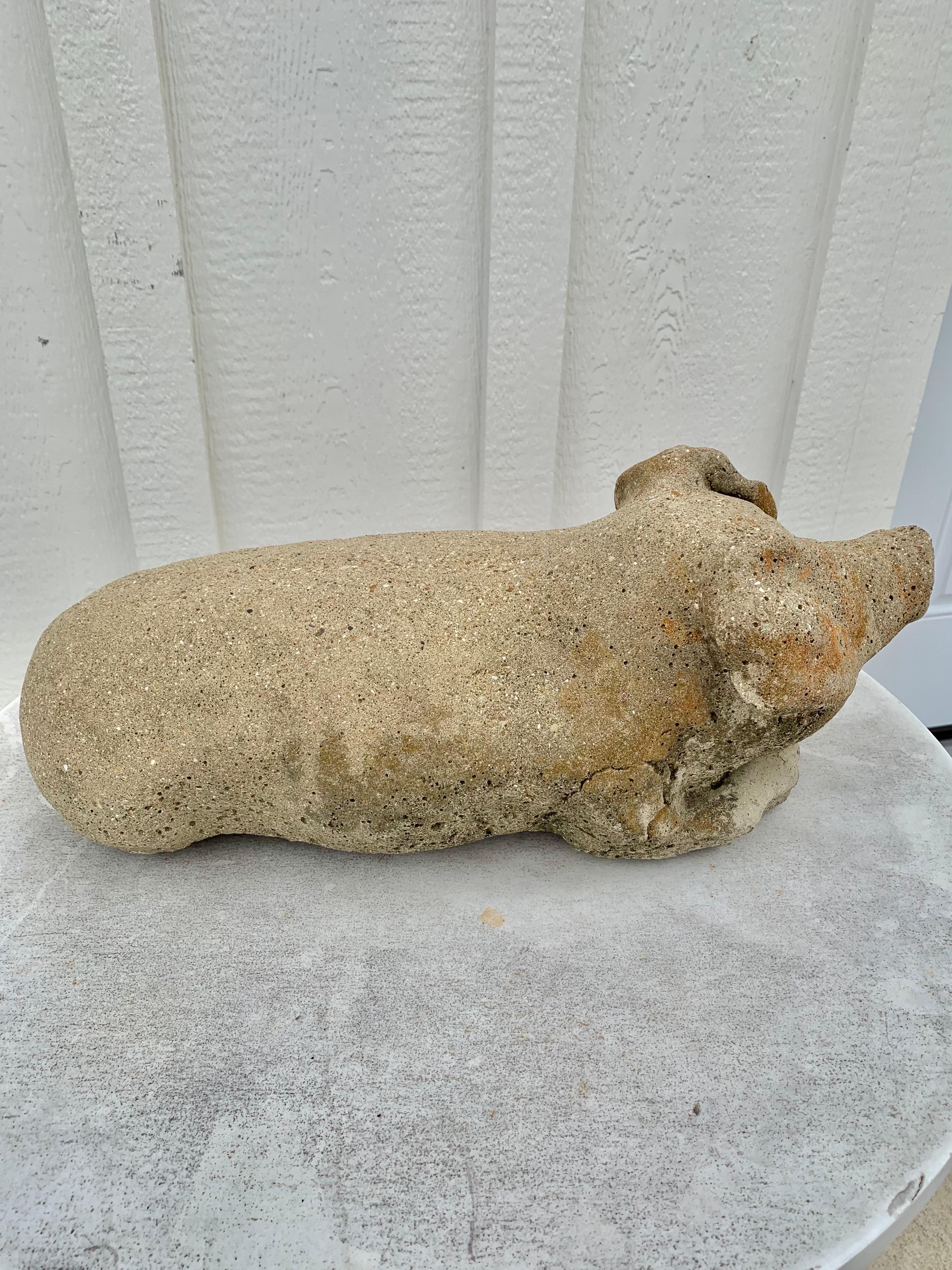 Estatua de cerdo de jardín de hormigón del siglo XX en Bueno estado para la venta en Burton, TX