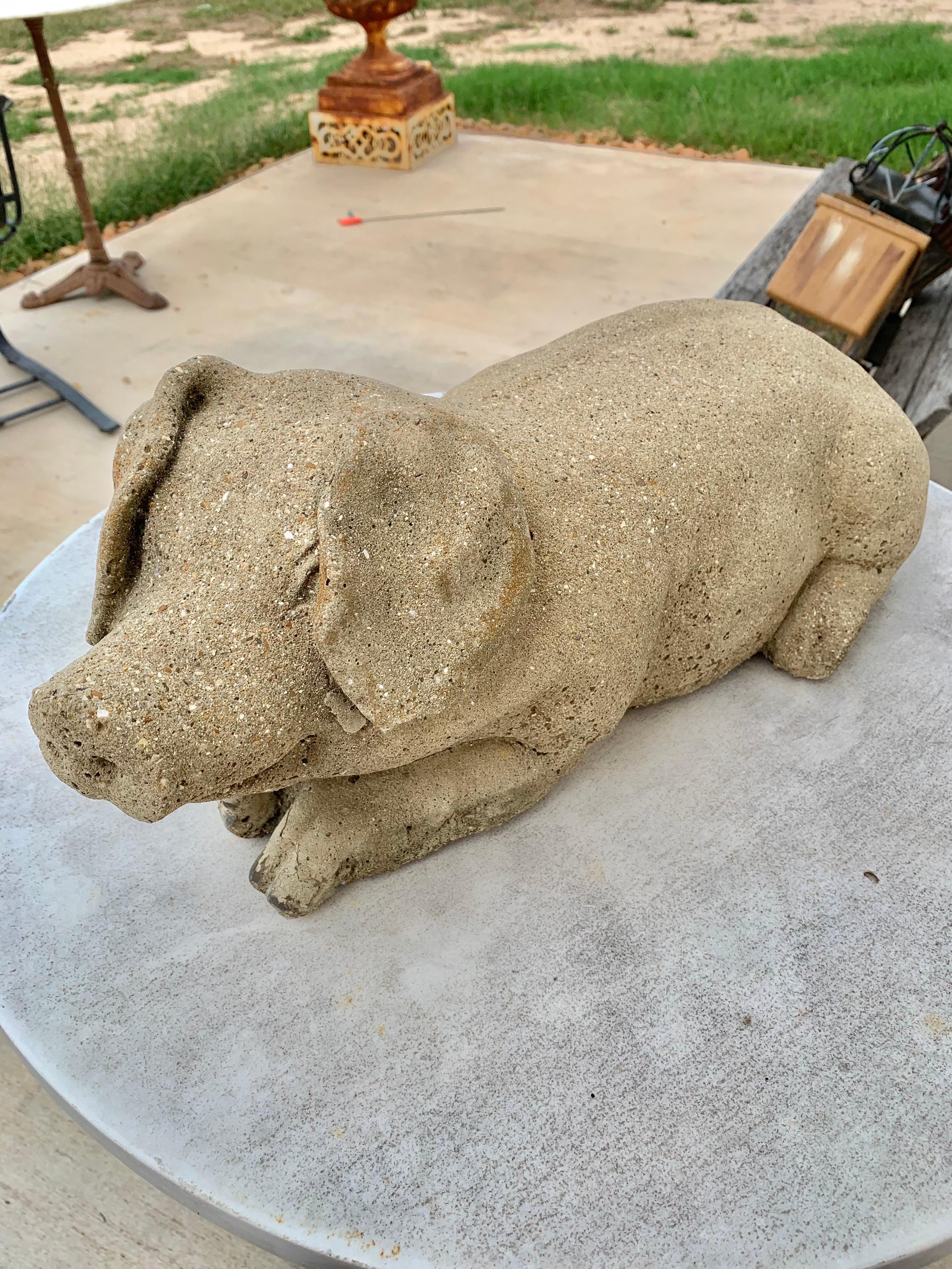 Estatua de cerdo de jardín de hormigón del siglo XX en venta 1