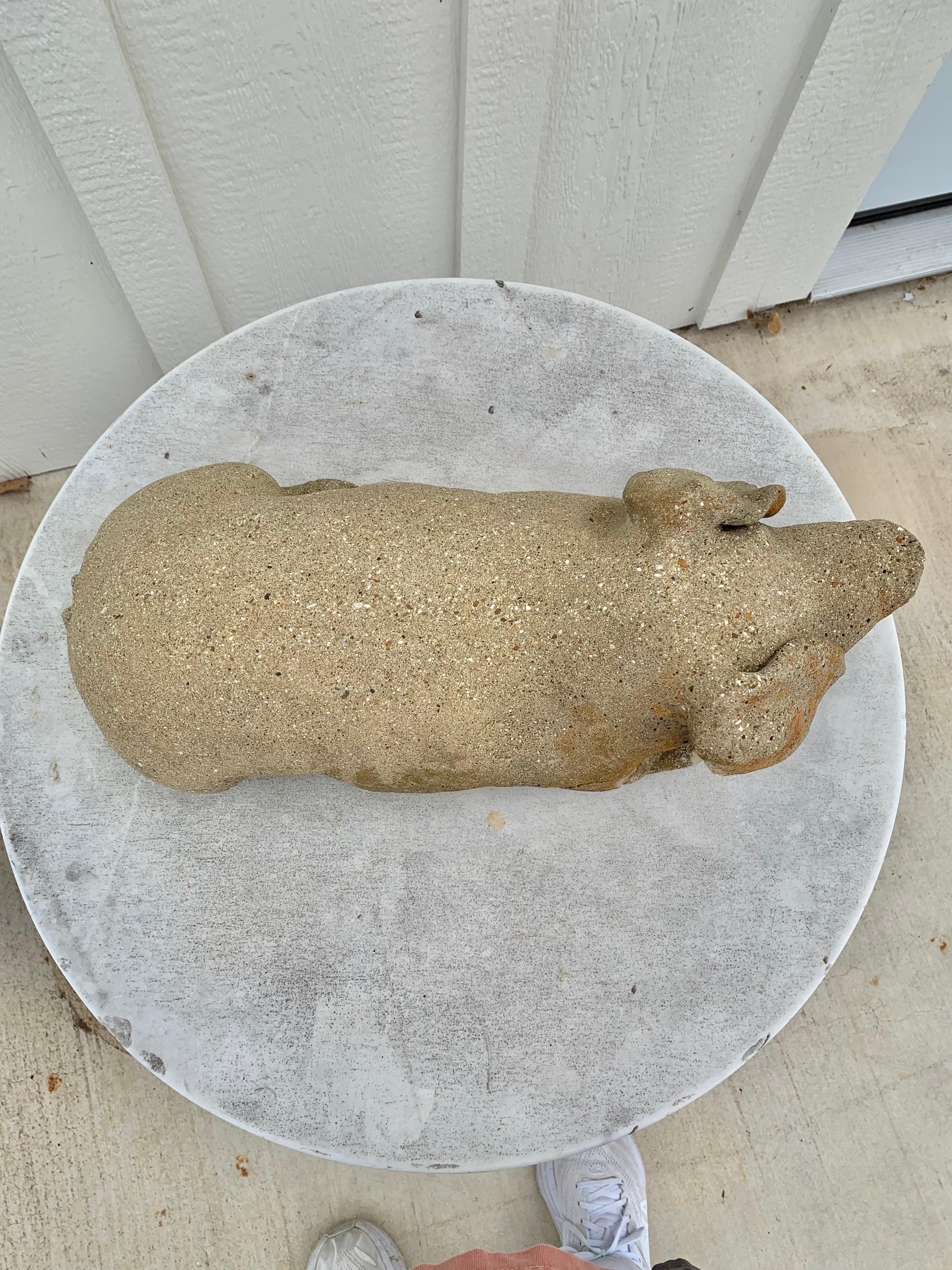 Estatua de cerdo de jardín de hormigón del siglo XX en venta 2