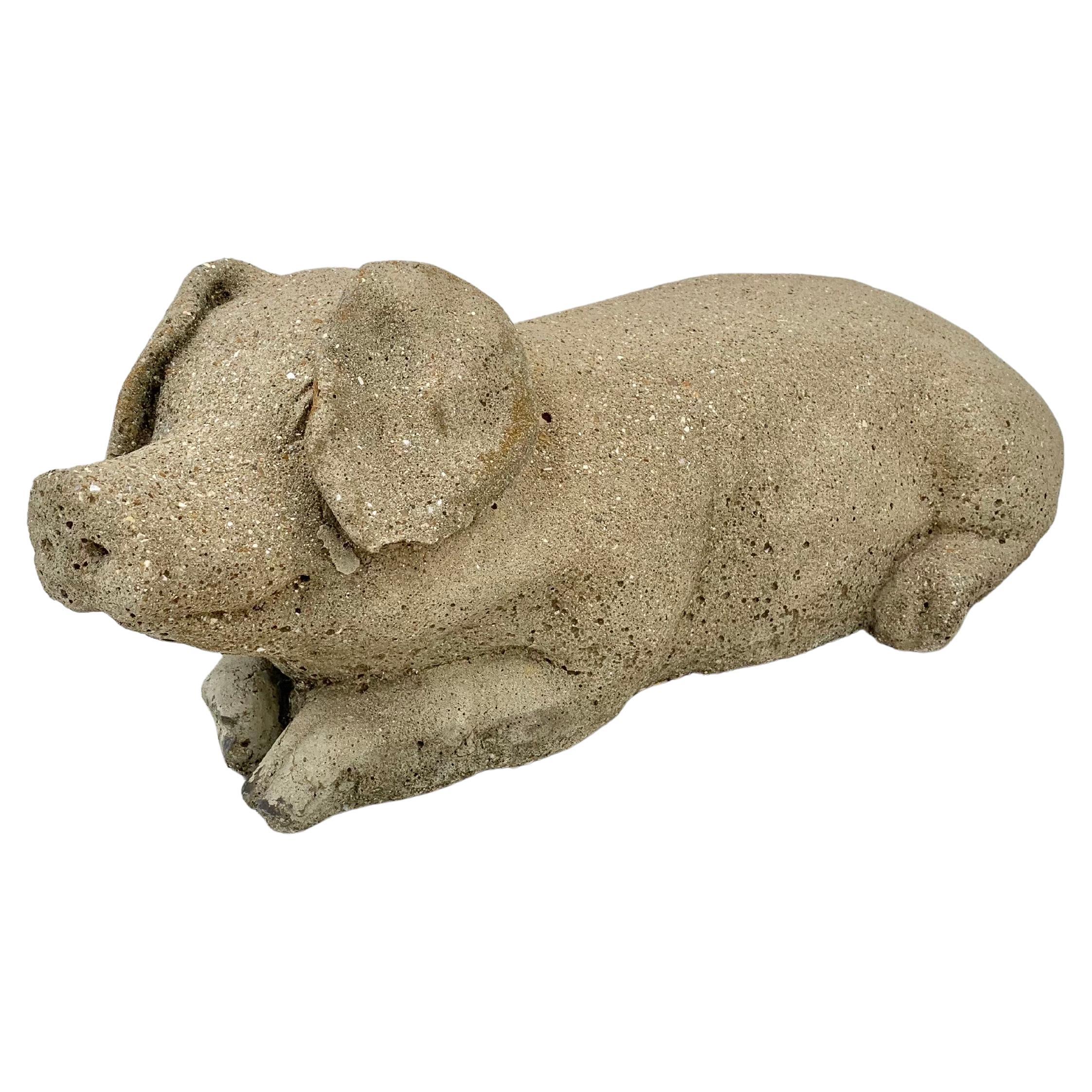 Estatua de cerdo de jardín de hormigón del siglo XX en venta