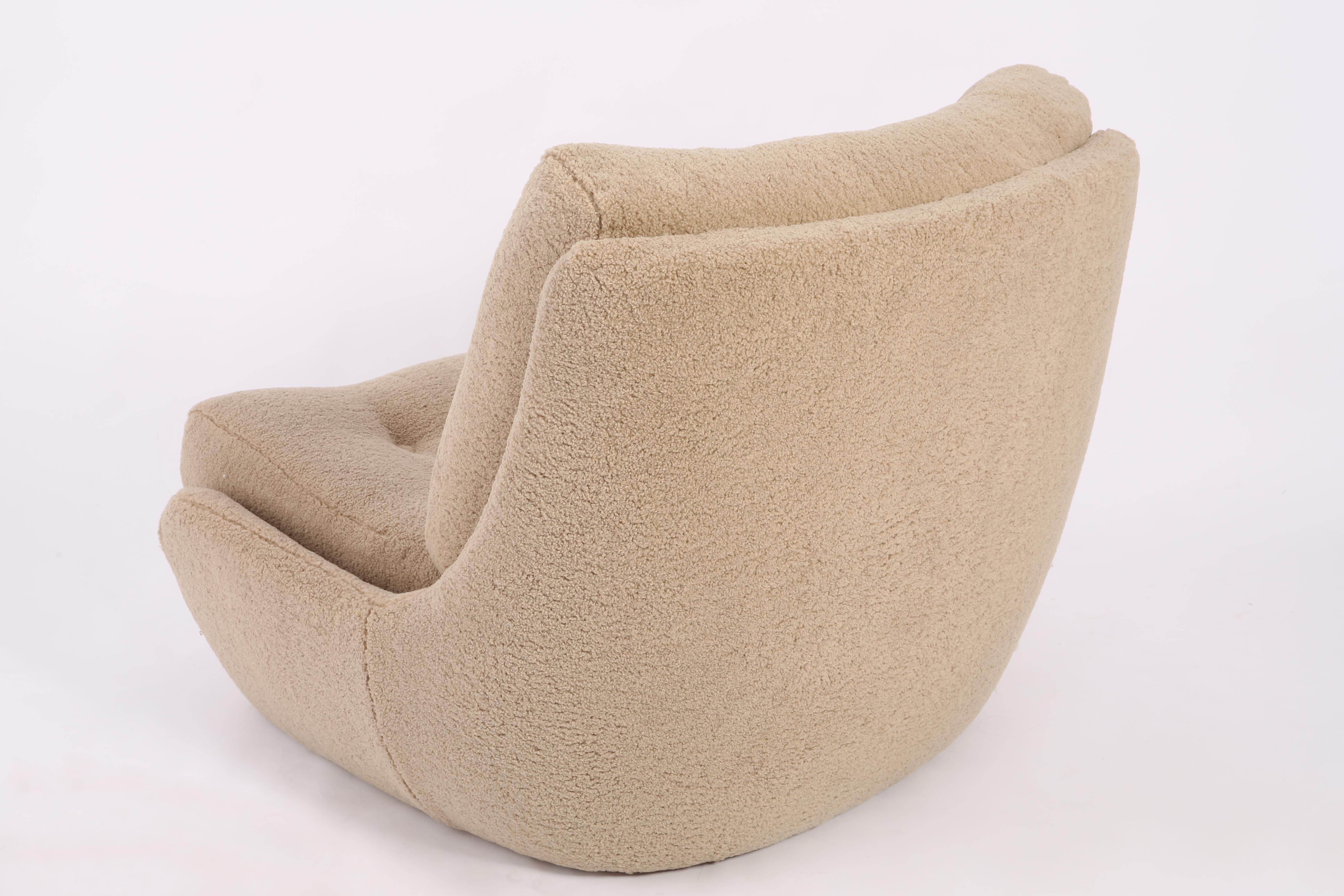20th Century Vintage Creme Boucle Atlantis Big Armchair, 1960s For Sale 3