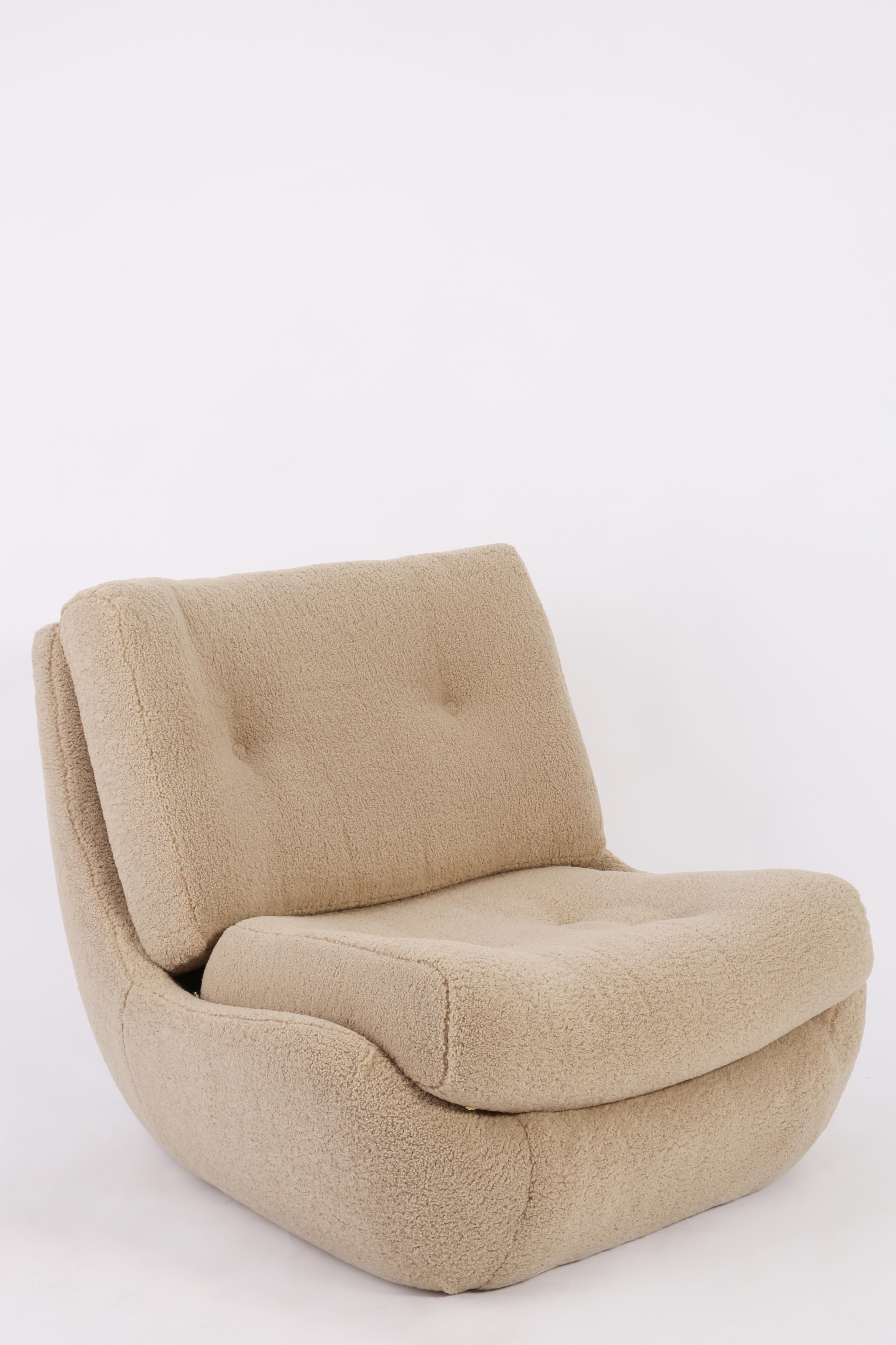 Atlantis armchair from the 1960s, produced in the Silesian furniture factory in Swiebodzin at the moment they are unique. Due to their dimensions, they perfectly blend in even in small apartments providing comfort and beautiful decoration. Covered
