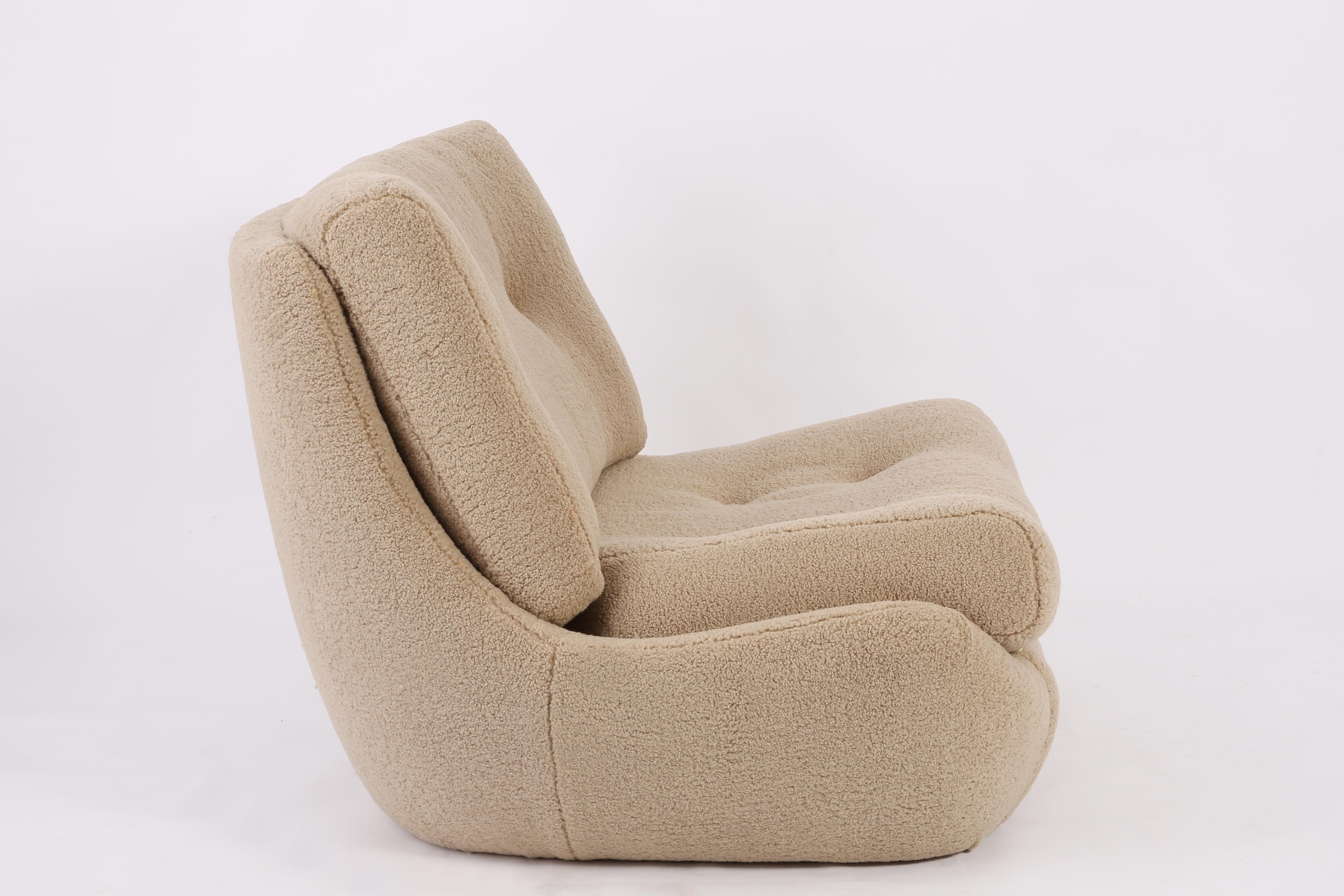 Mid-Century Modern 20th Century Vintage Creme Boucle Atlantis Big Armchair, 1960s For Sale