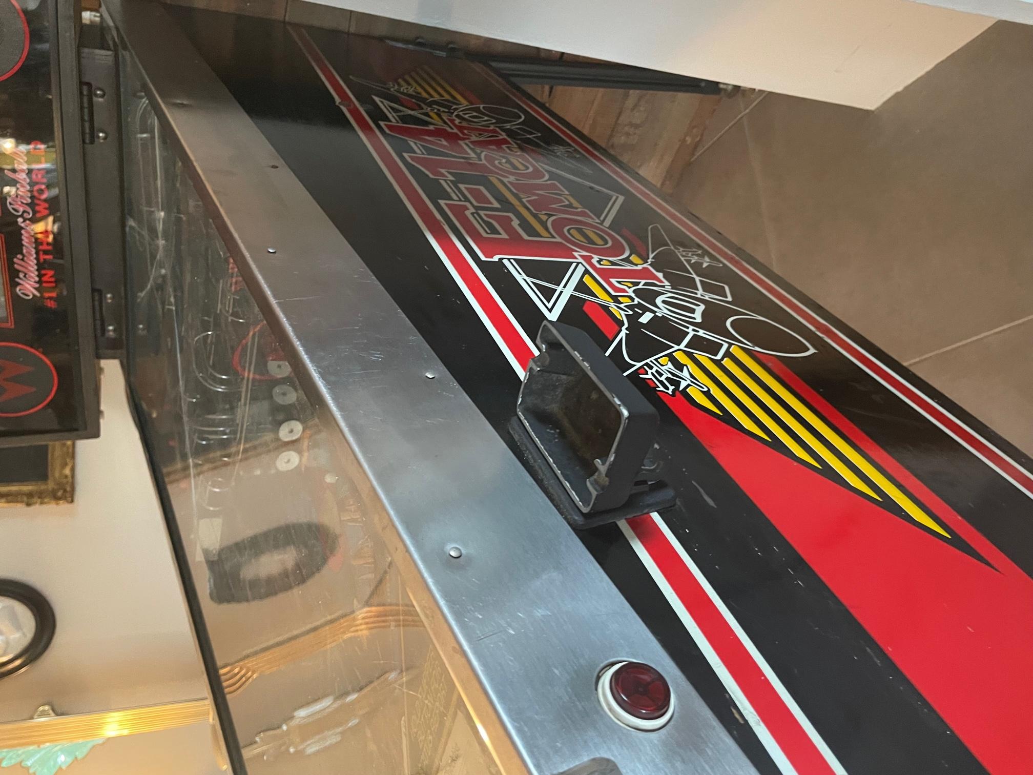 20th Century Vintage F-14 TOMCAT Pinball Machine, 1987s 1