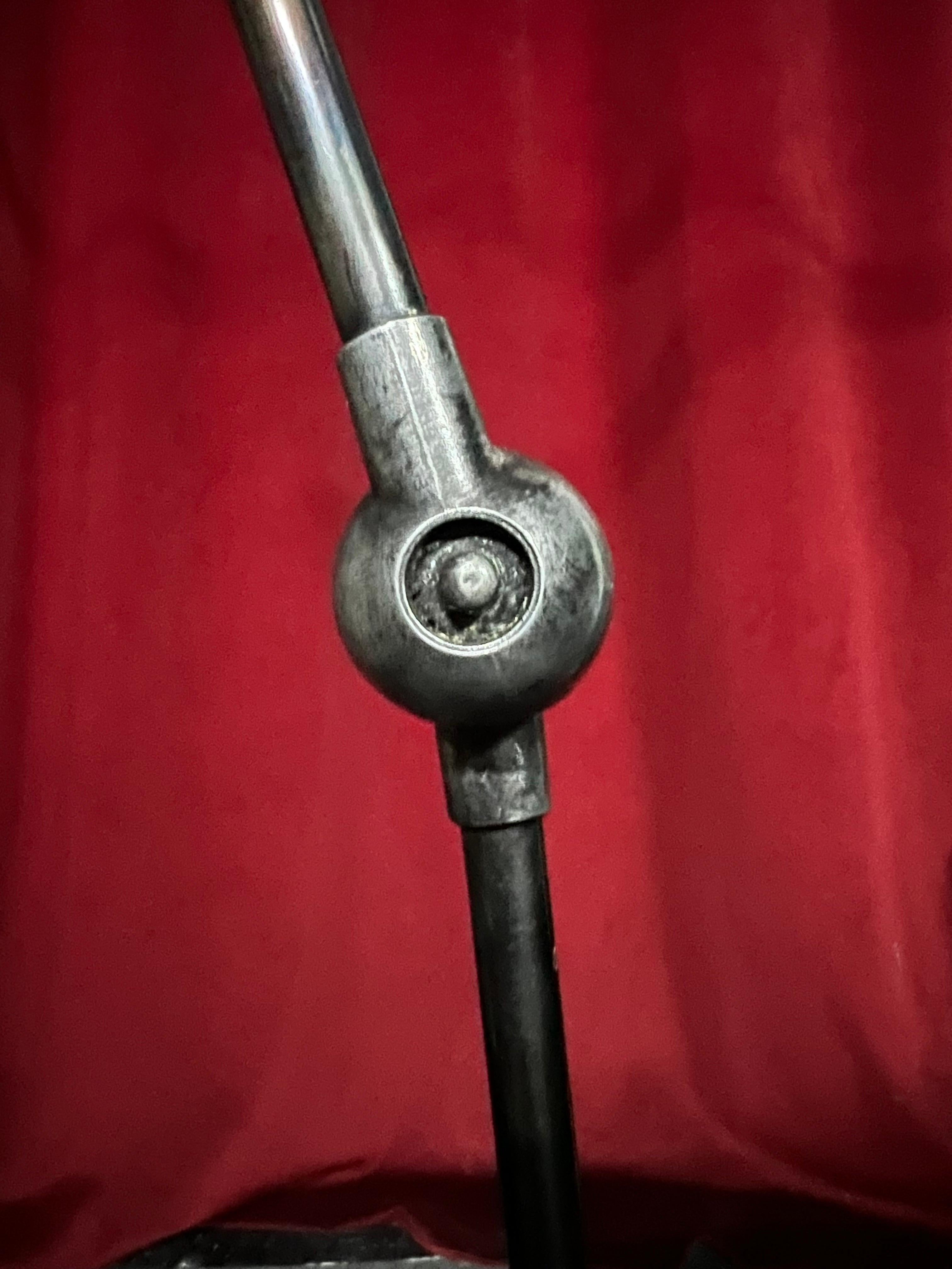 Lámpara de pie plegable de metal francesa del siglo XX de estilo Jieldé en venta 1
