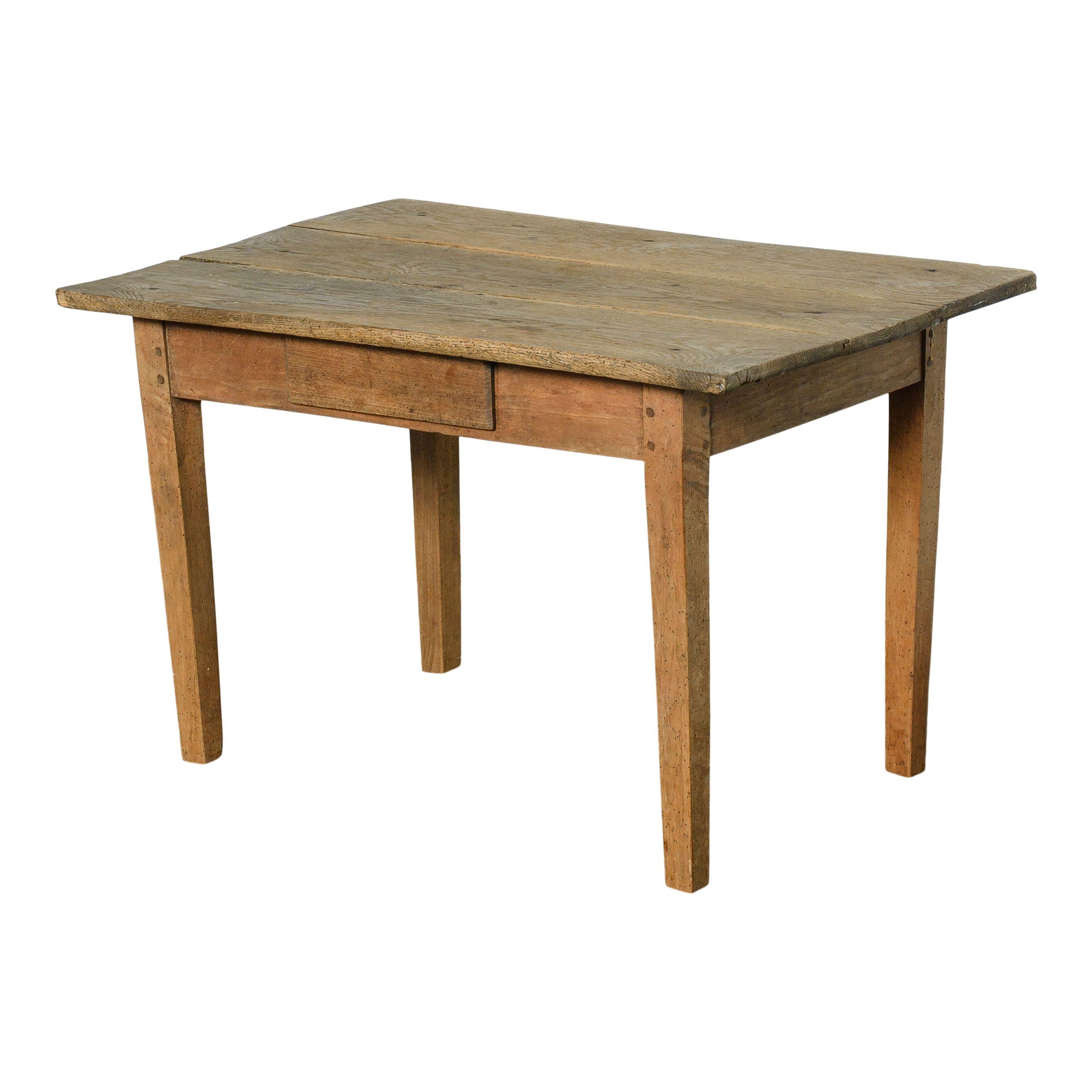 20ème siècle Vintage Français Petit Wood Table Bon état - En vente à Fullerton, CA