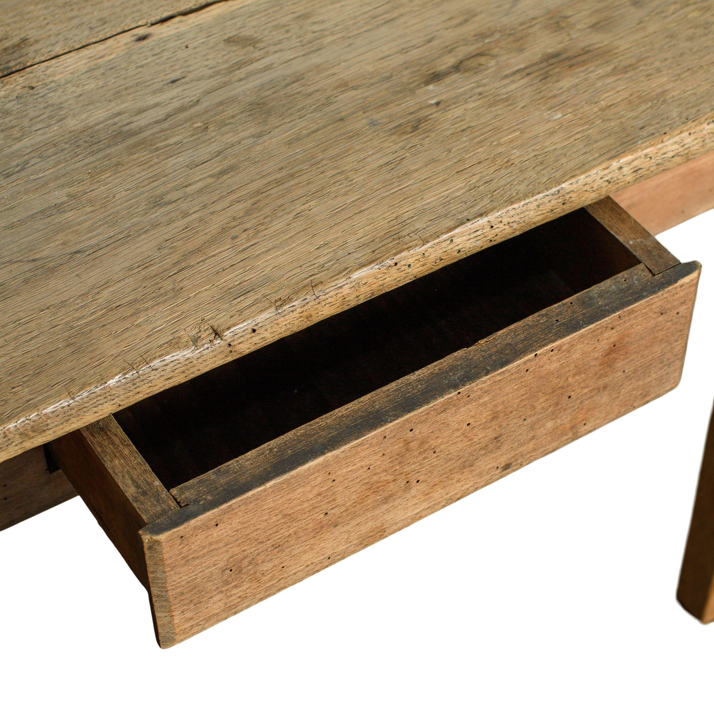 20ième siècle 20ème siècle Vintage Français Petit Wood Table en vente
