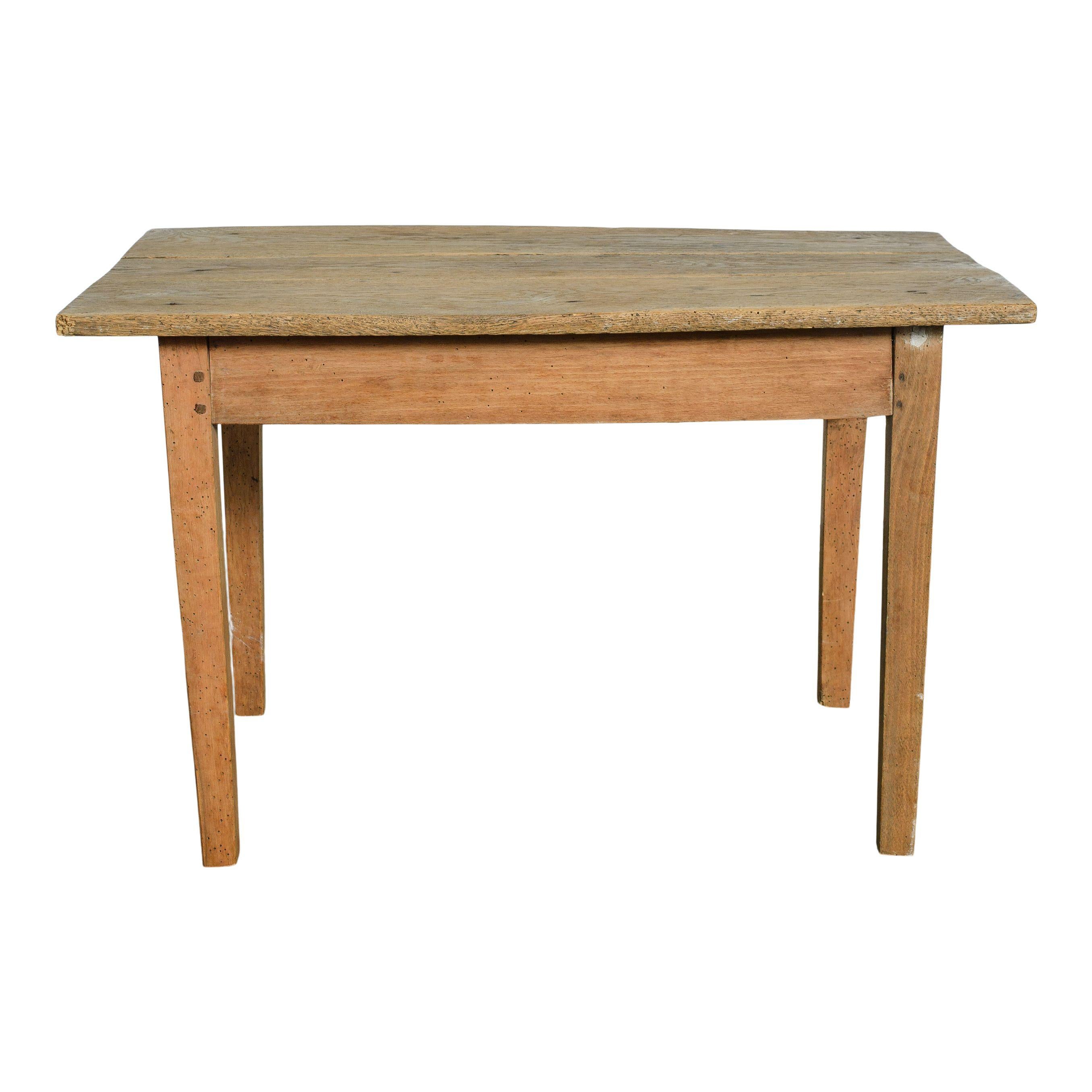 20ème siècle Vintage Français Petit Wood Table en vente 1