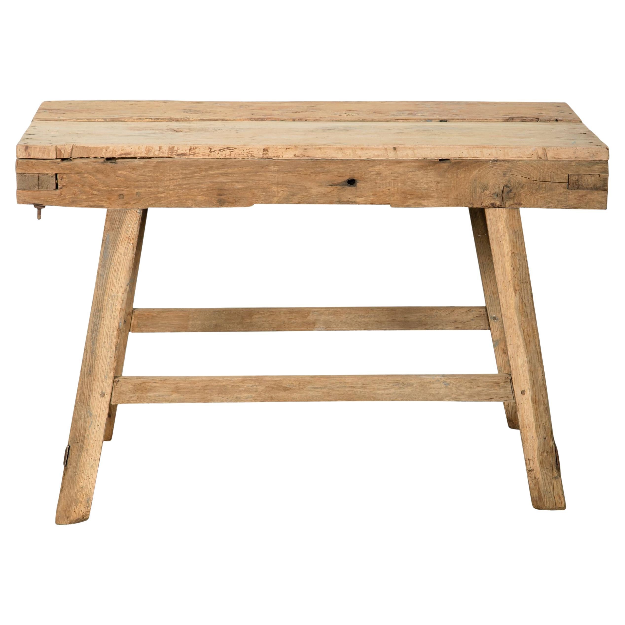 Table en bois brut français du 20e siècle en vente