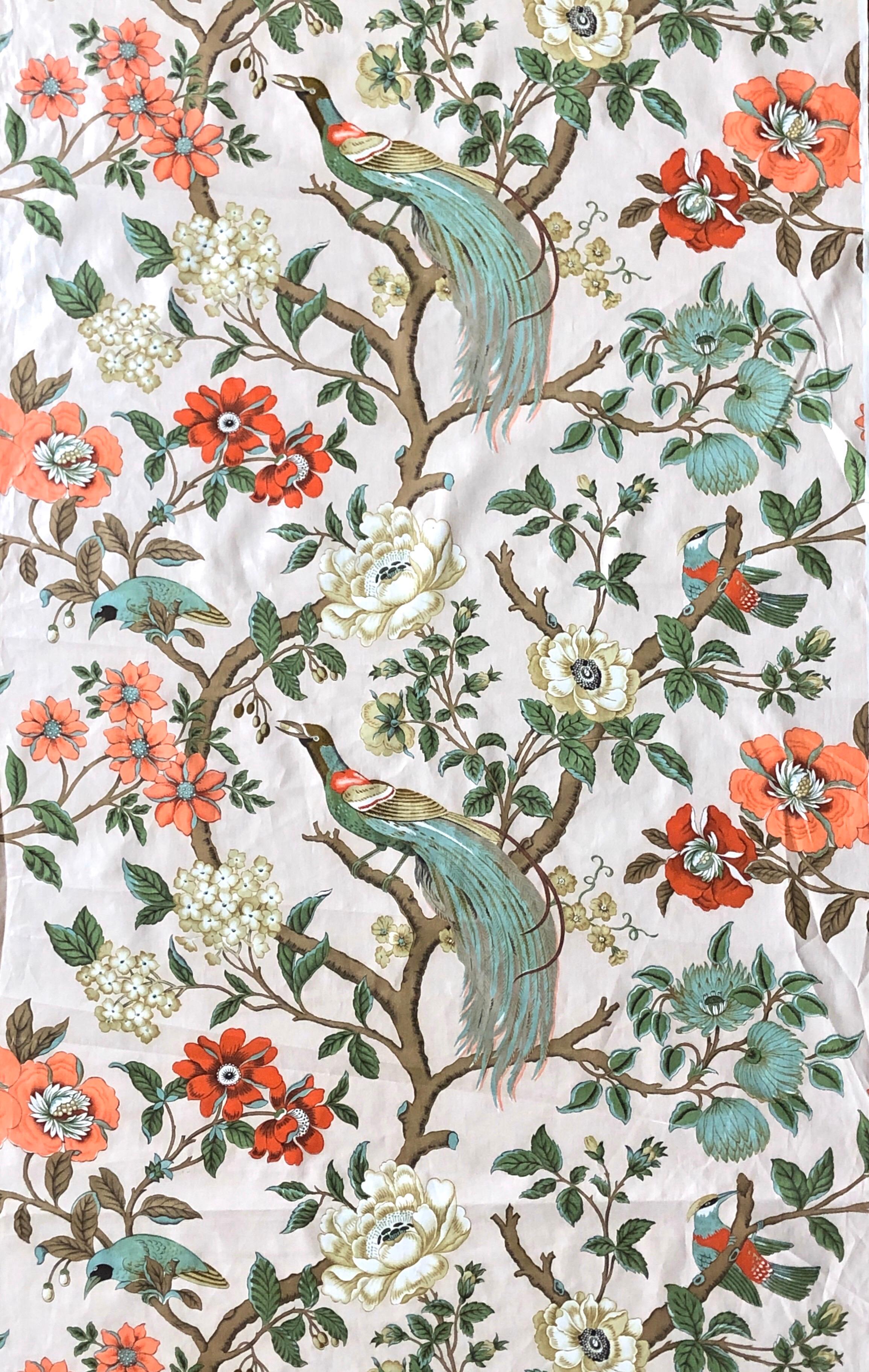 French fabric made of silk and cotton with waxed surface decorated with flowers and birds. A colorful and elegant piece in very good condition.
France, circa 1970.
Size: 470 per 80 cm. (185 per 31.5 in).
    