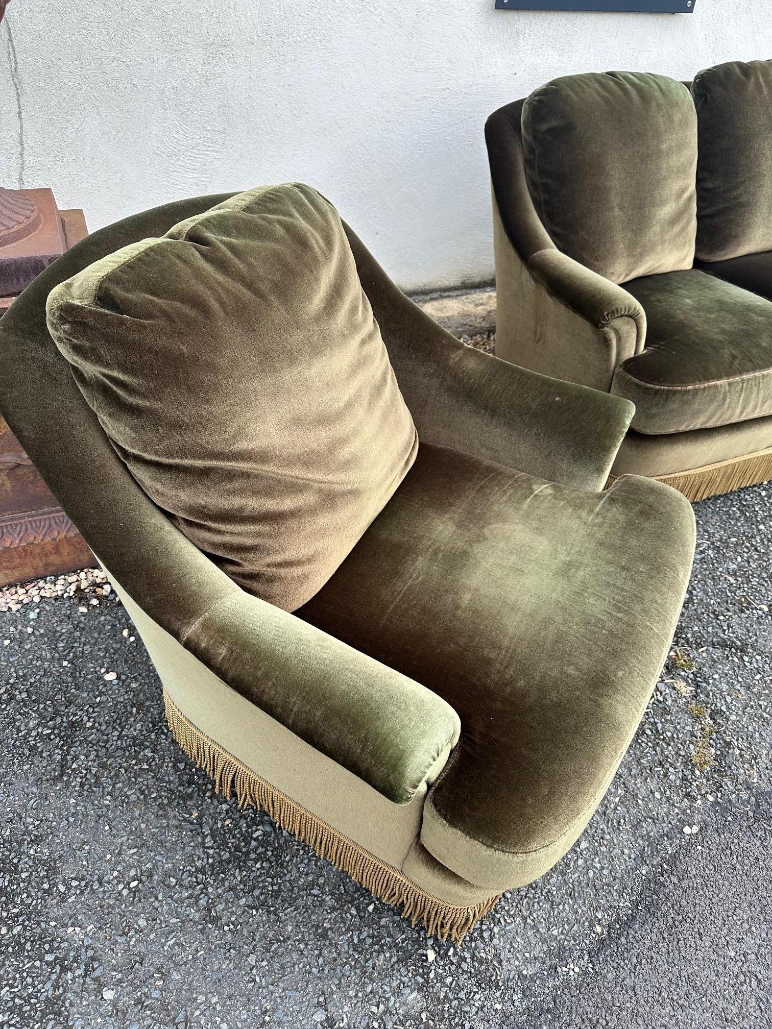 20e siècle Canapé et deux fauteuils en velours français à franges, 1960 6
