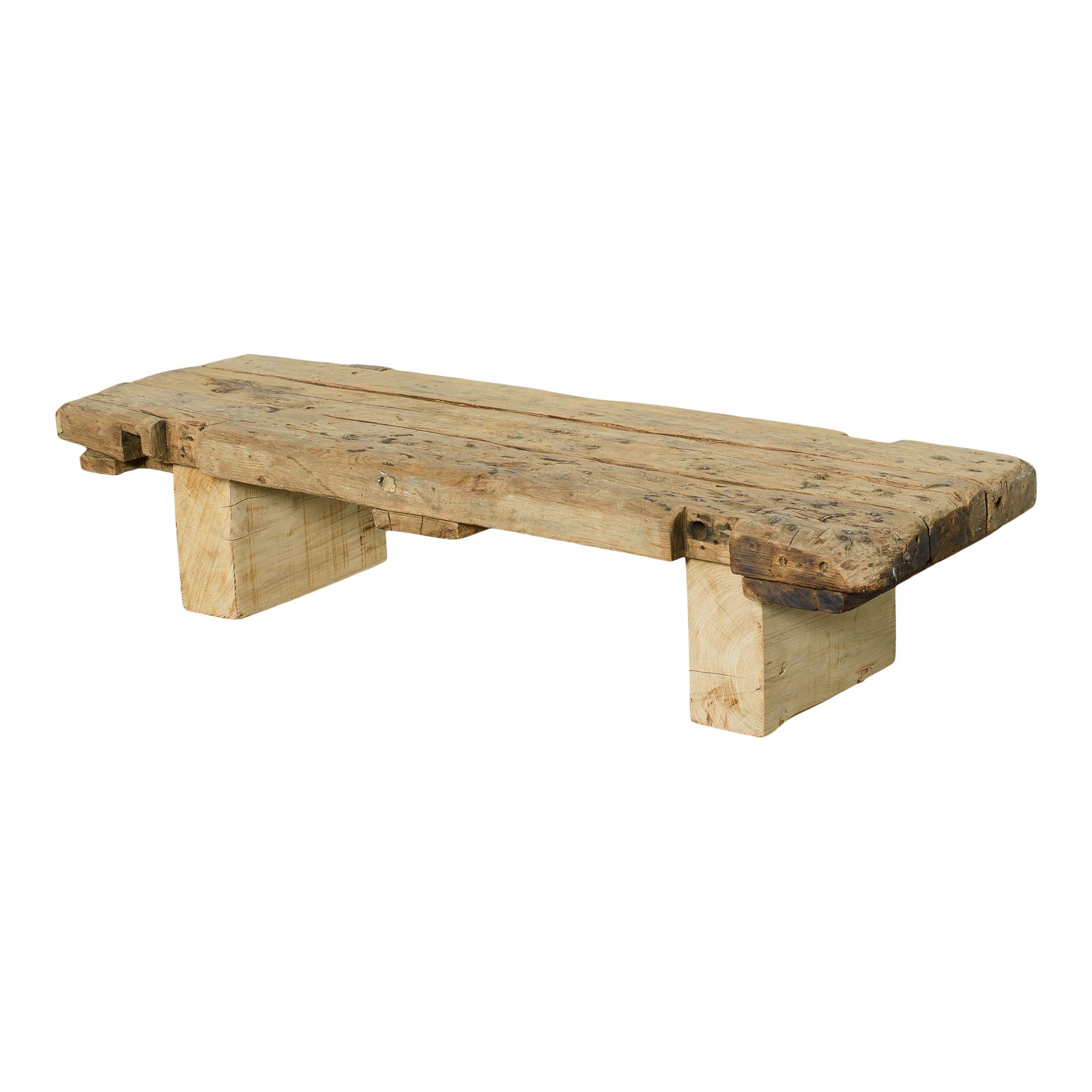 Table basse en bois français vintage du 20e siècle Bon état - En vente à Fullerton, CA