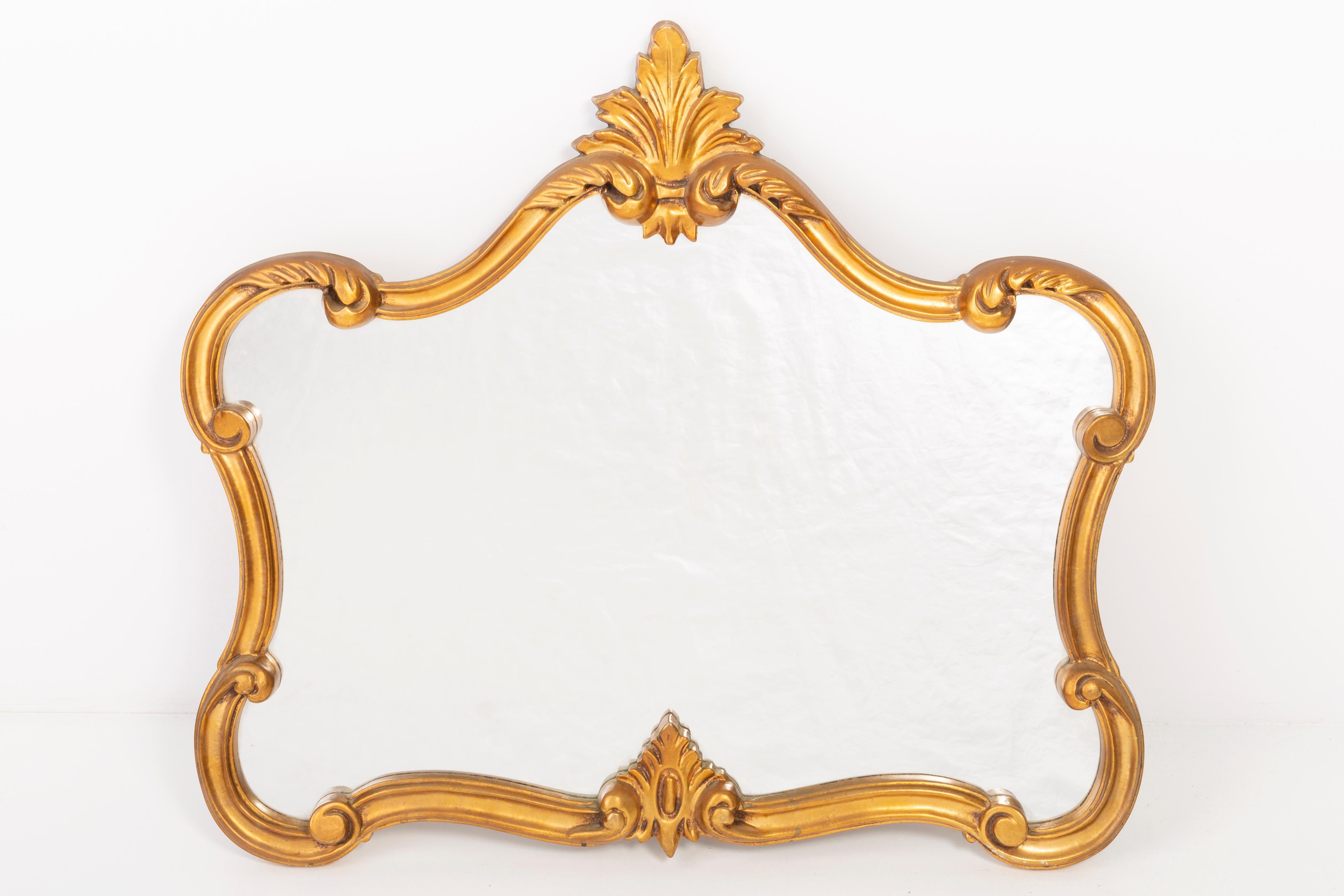 Mid-Century Modern Miroir de lit vintage du XXe siècle avec cadre en bois doré et fleurs, Italie, années 1960 en vente