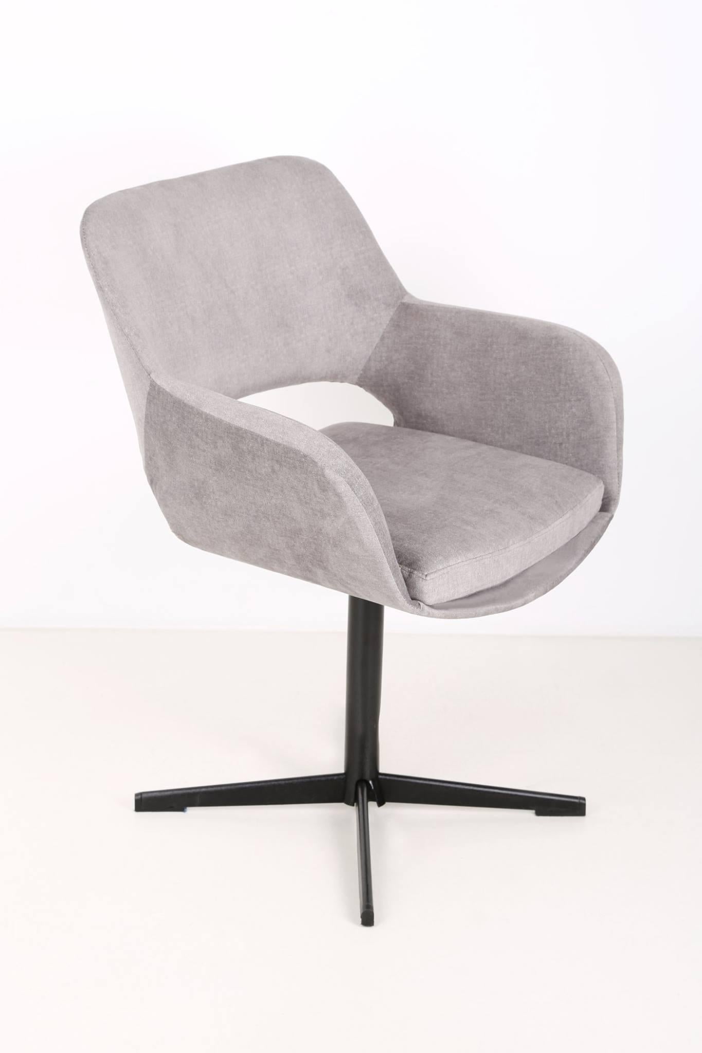 Grauer drehbarer Sessel des 20. Jahrhunderts, Europa, 1960er Jahre (Moderne der Mitte des Jahrhunderts) im Angebot